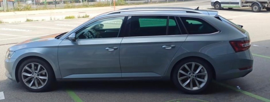 SKODA Superb Combi 2.0 TDi Style DSG-image-3