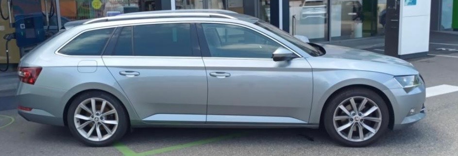 SKODA Superb Combi 2.0 TDi Style DSG-image-2