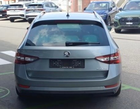SKODA Superb Combi 2.0 TDi Style DSG-image-4