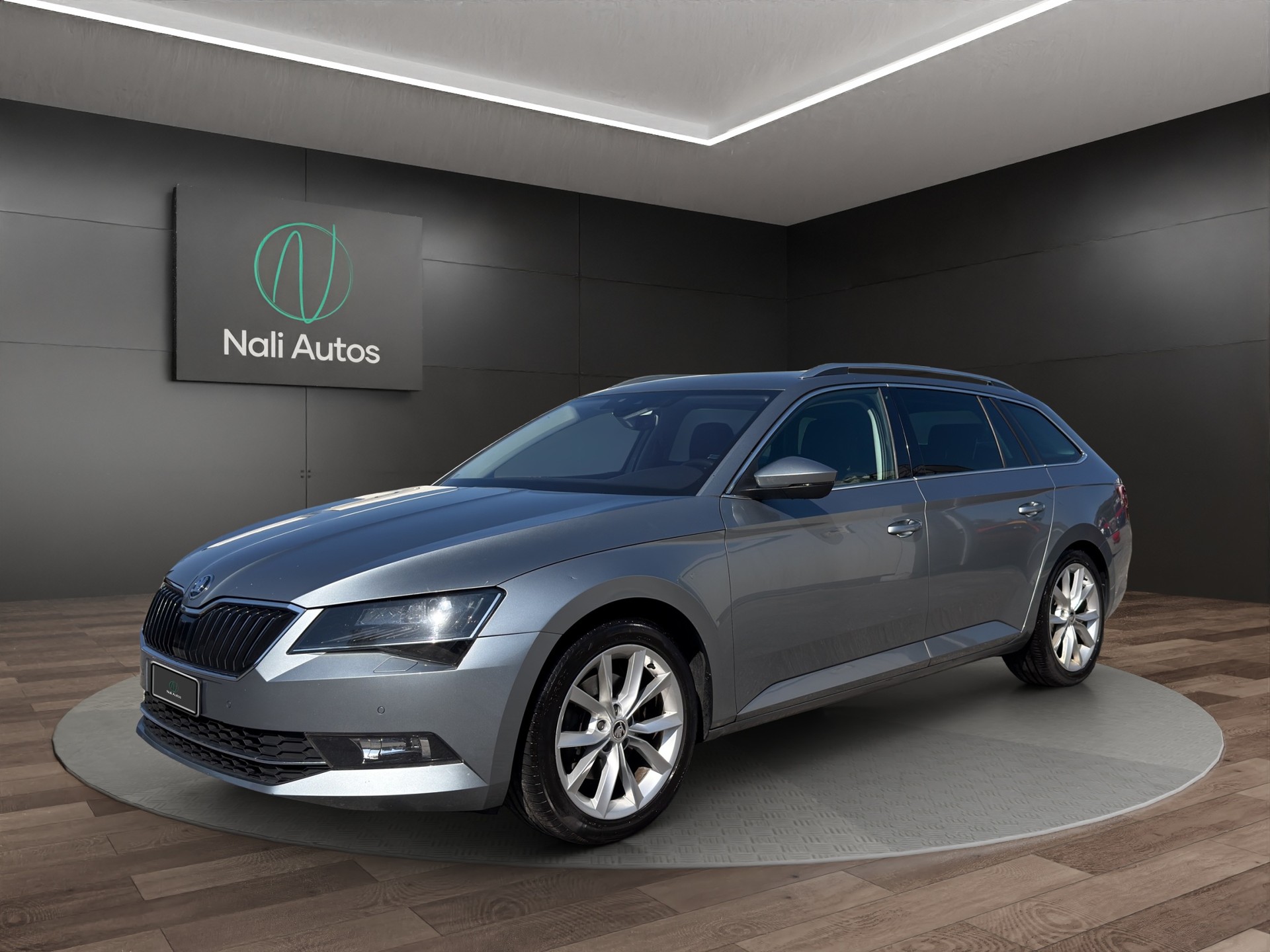 SKODA Superb Combi 2.0 TDi Style DSG-showroom-element-1