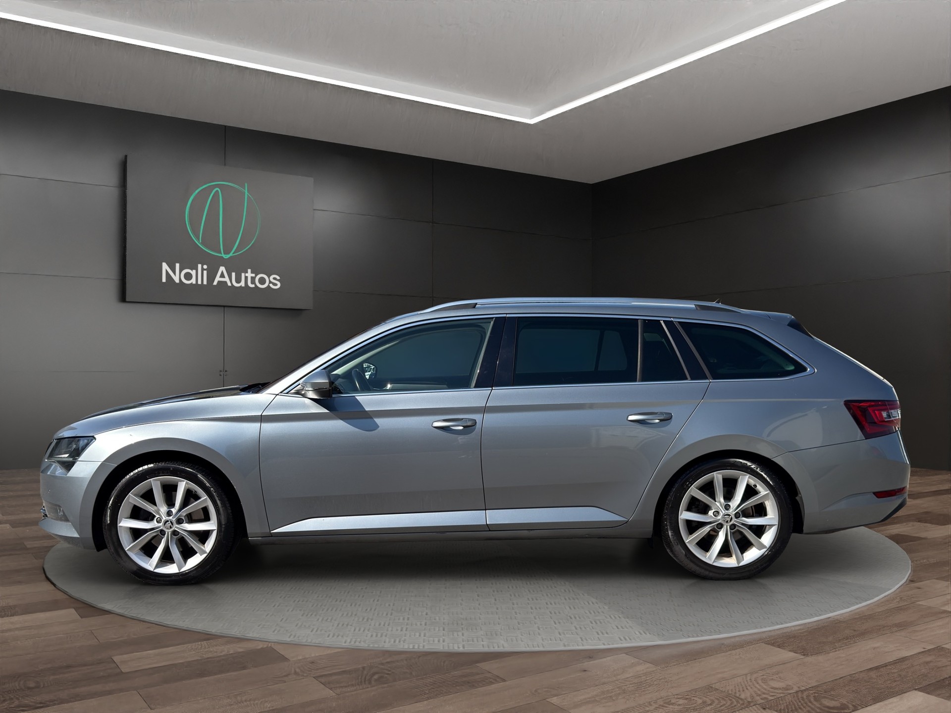 SKODA Superb Combi 2.0 TDi Style DSG-showroom-element-3