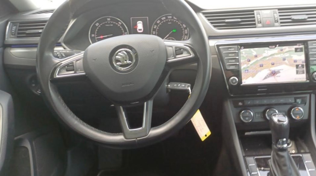 SKODA Superb Combi 2.0 TDi Style DSG-image-7