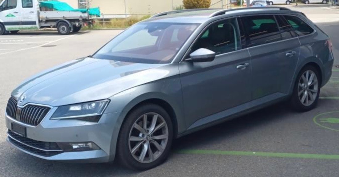 SKODA Superb Combi 2.0 TDi Style DSG-image-0