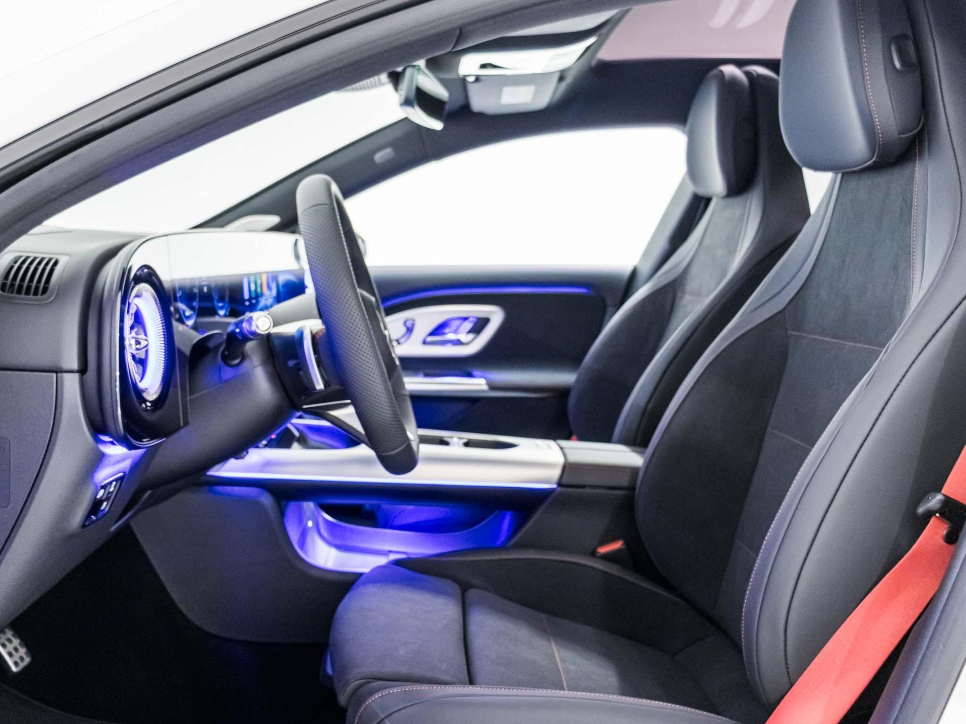 MERCEDES-BENZ CLA 220 4MATIC SB-image-6