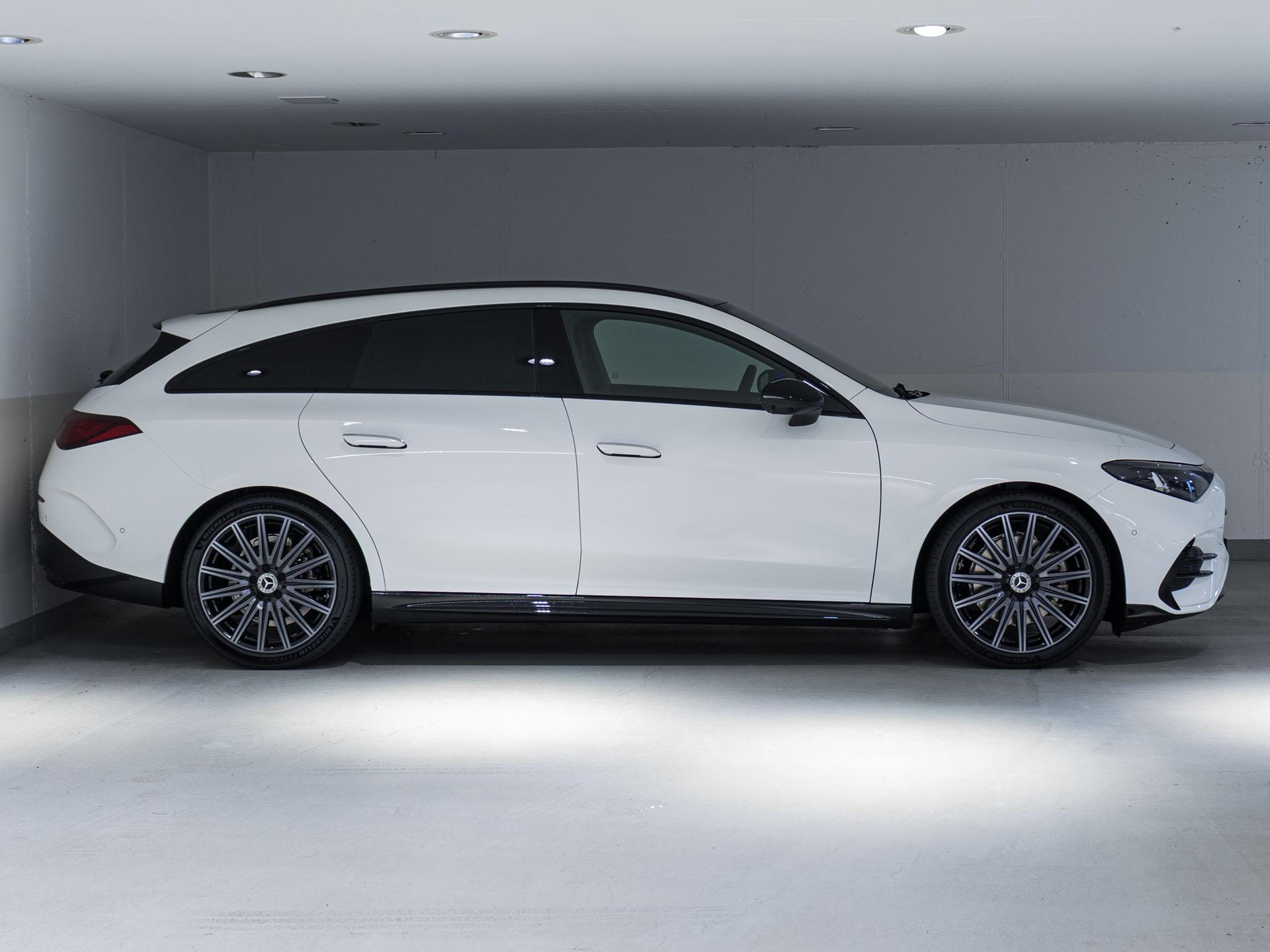 MERCEDES-BENZ CLA 220 4MATIC SB-image-1
