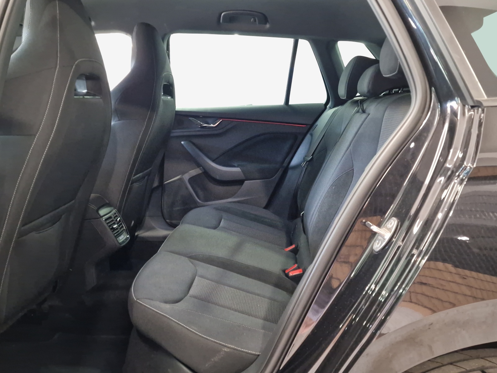 SKODA Kamiq 1.0 TSI Selection DSG-image-11