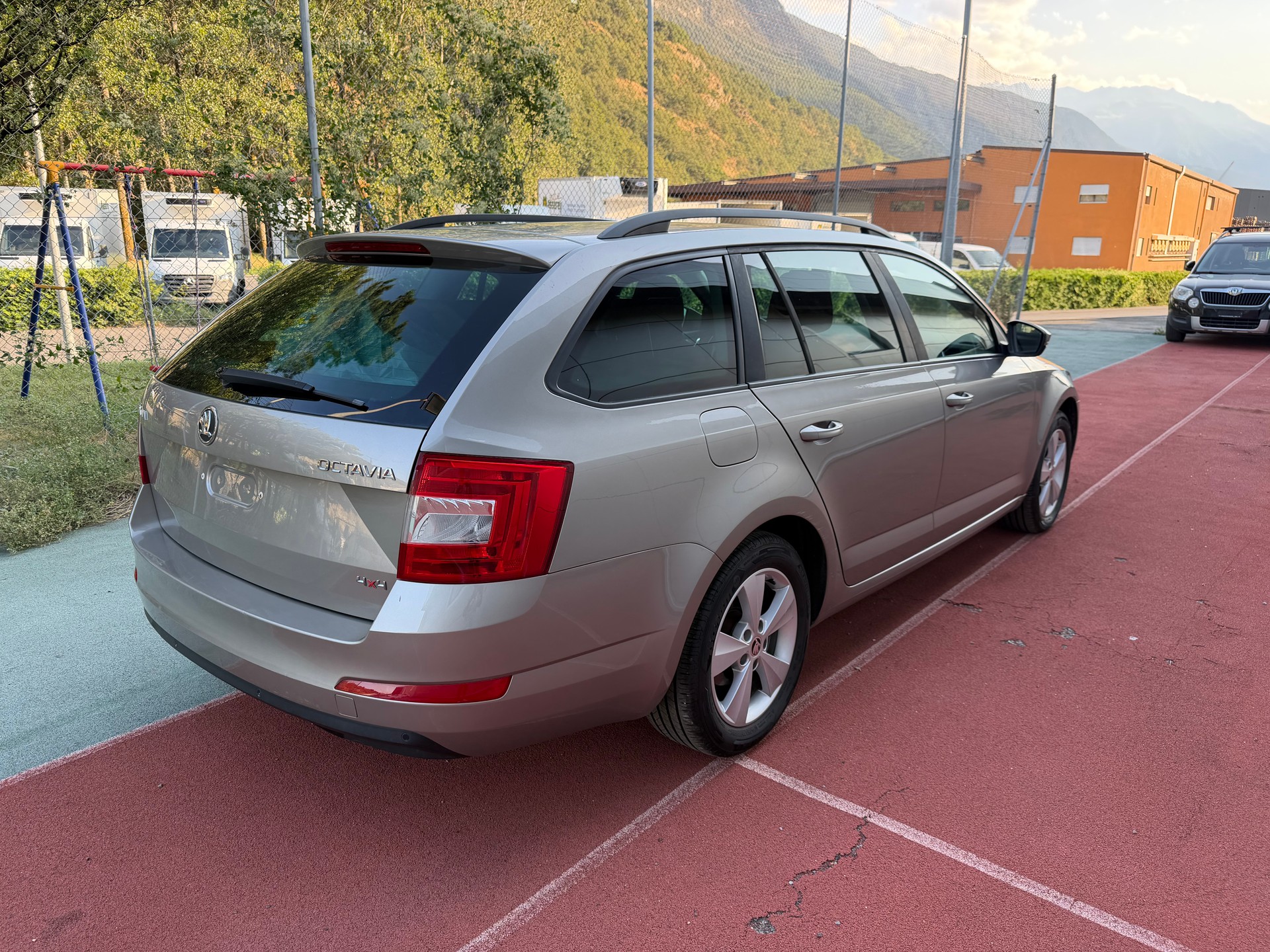 SKODA Octavia Combi 2.0 TDI Fresh 4x4-image-3