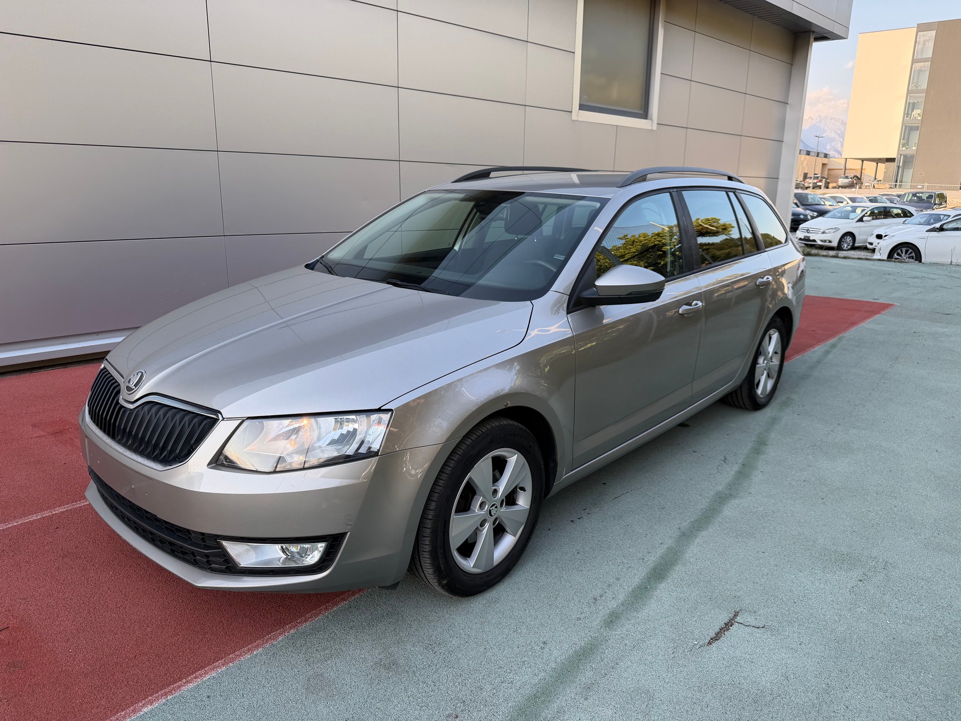 SKODA Octavia Combi 2.0 TDI Fresh 4x4-image-0