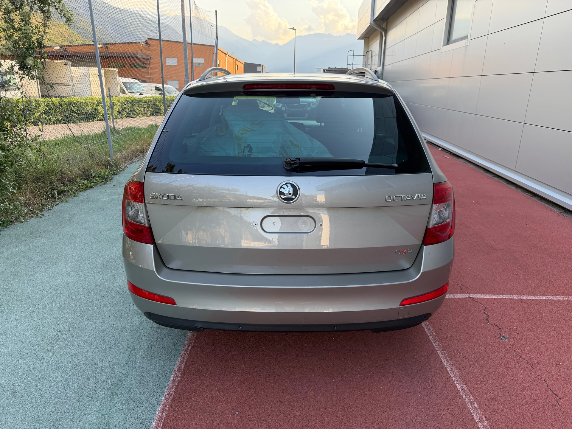 SKODA Octavia Combi 2.0 TDI Fresh 4x4-image-5