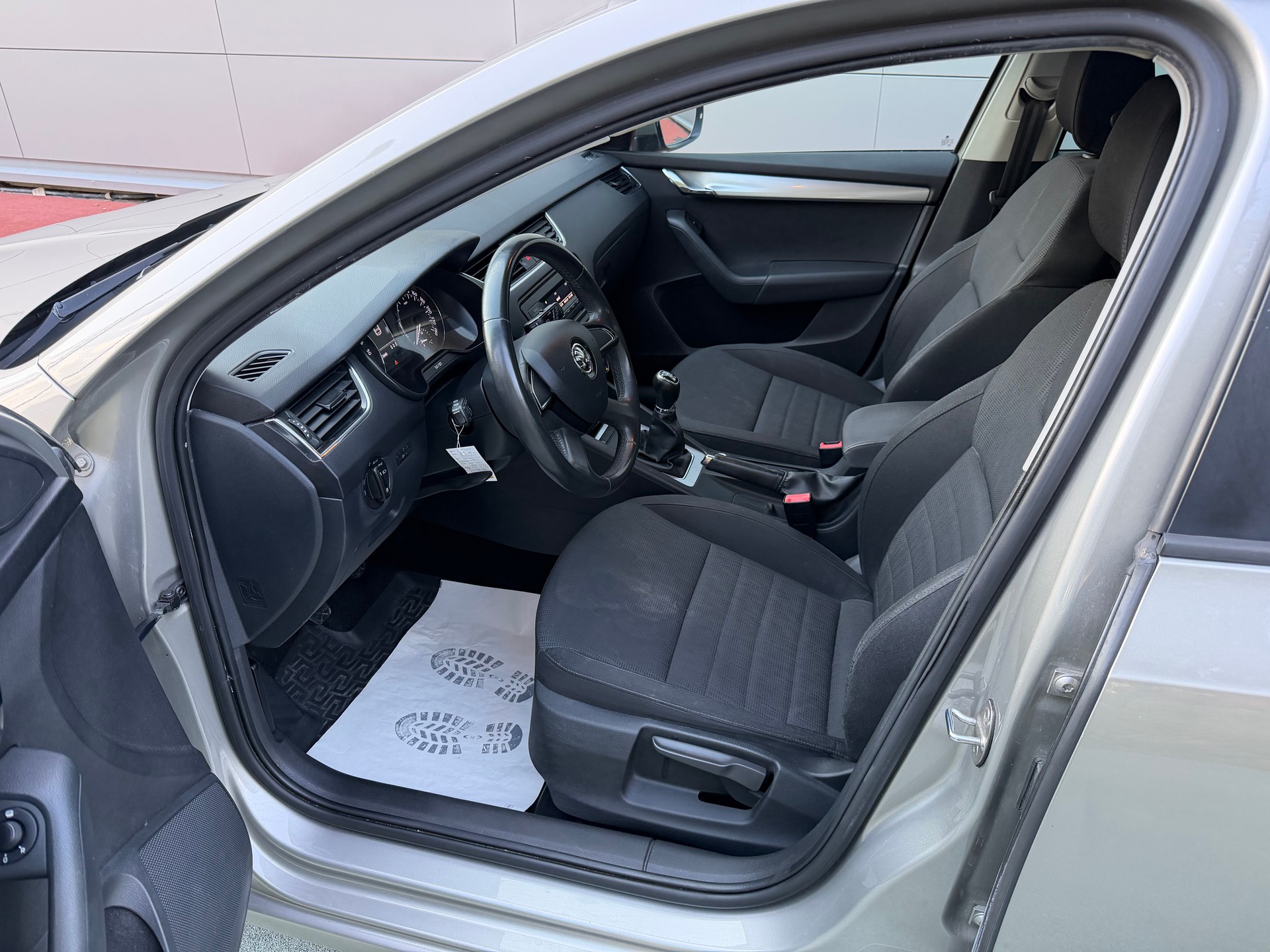 SKODA Octavia Combi 2.0 TDI Fresh 4x4-image-8