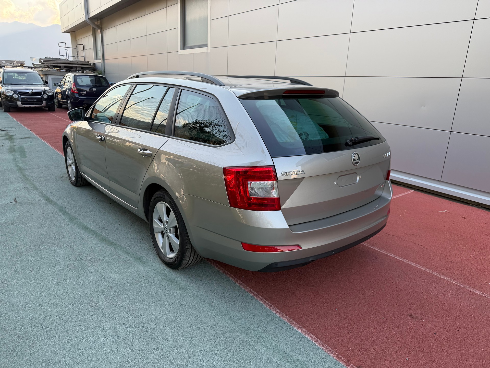 SKODA Octavia Combi 2.0 TDI Fresh 4x4-image-4