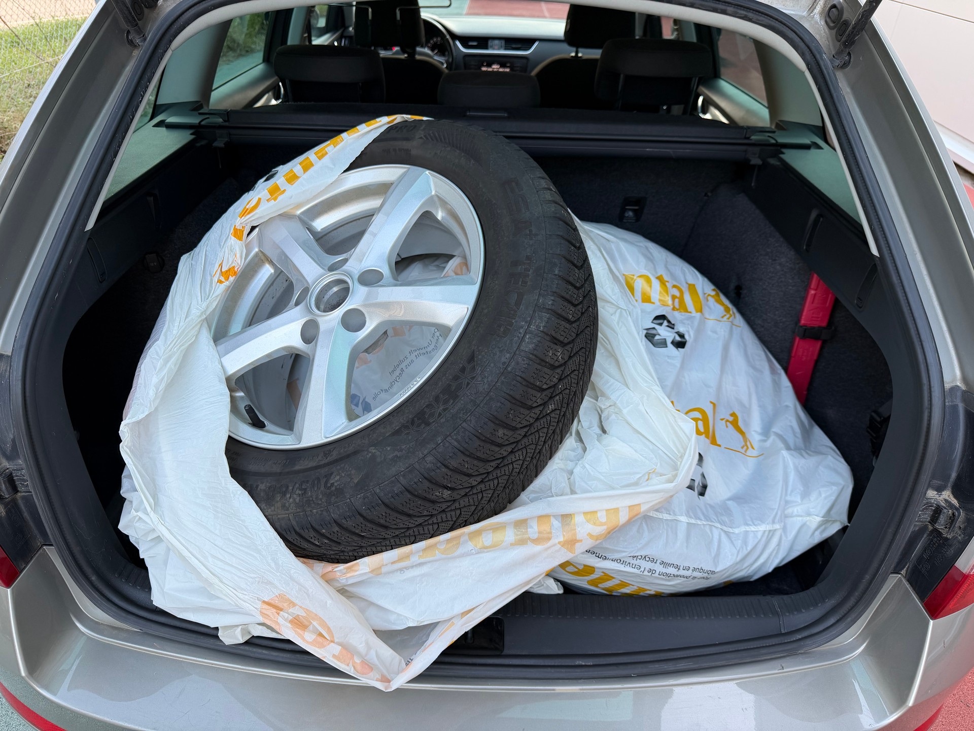 SKODA Octavia Combi 2.0 TDI Fresh 4x4-image-12