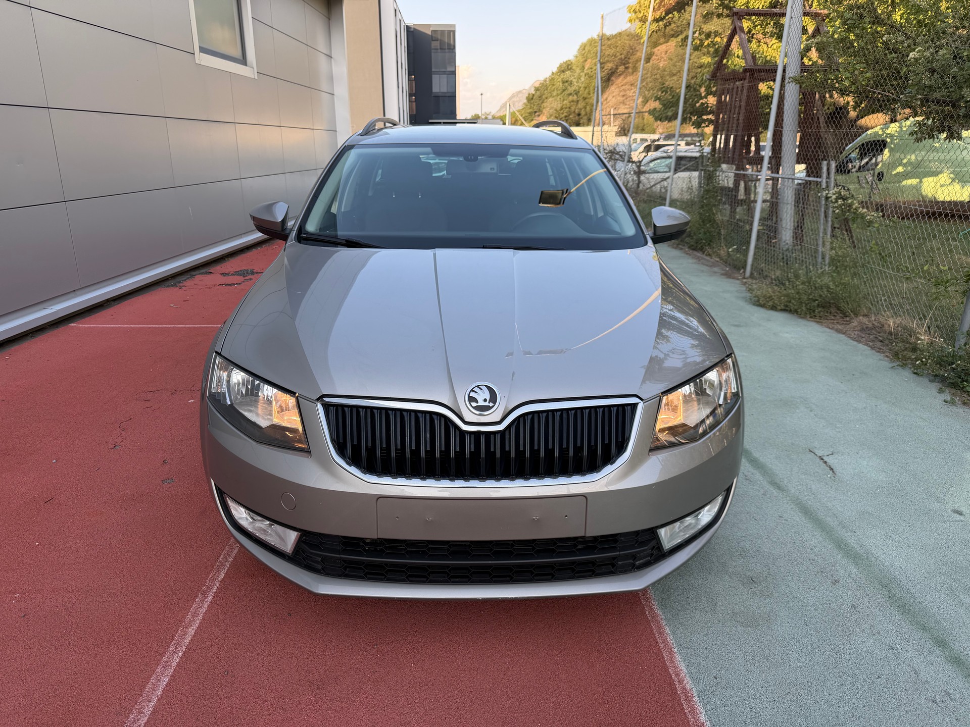 SKODA Octavia Combi 2.0 TDI Fresh 4x4-image-2