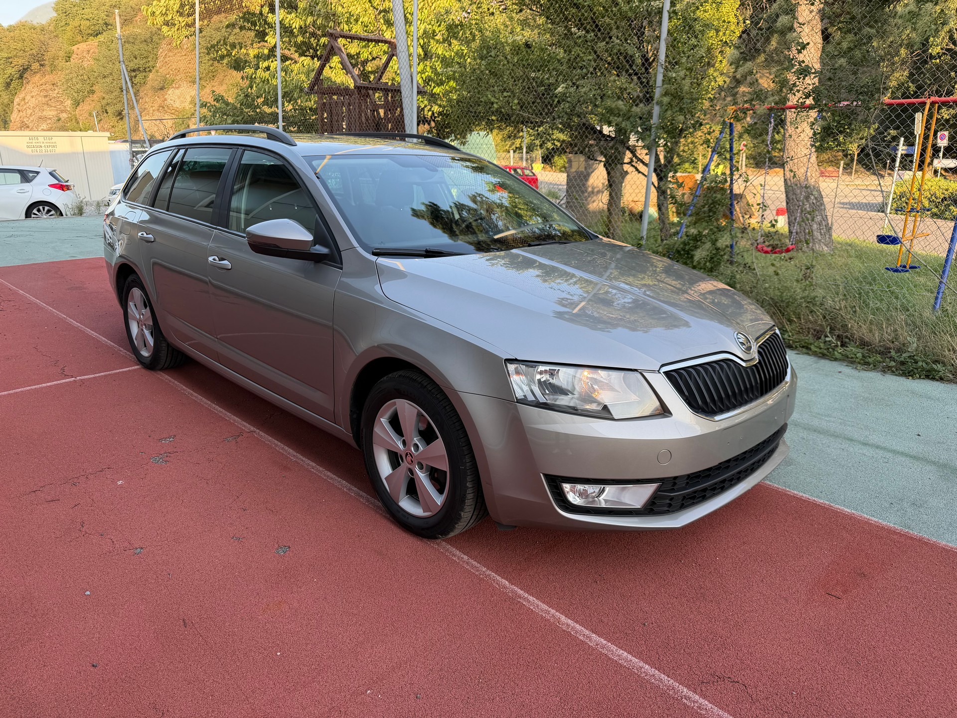 SKODA Octavia Combi 2.0 TDI Fresh 4x4-image-1
