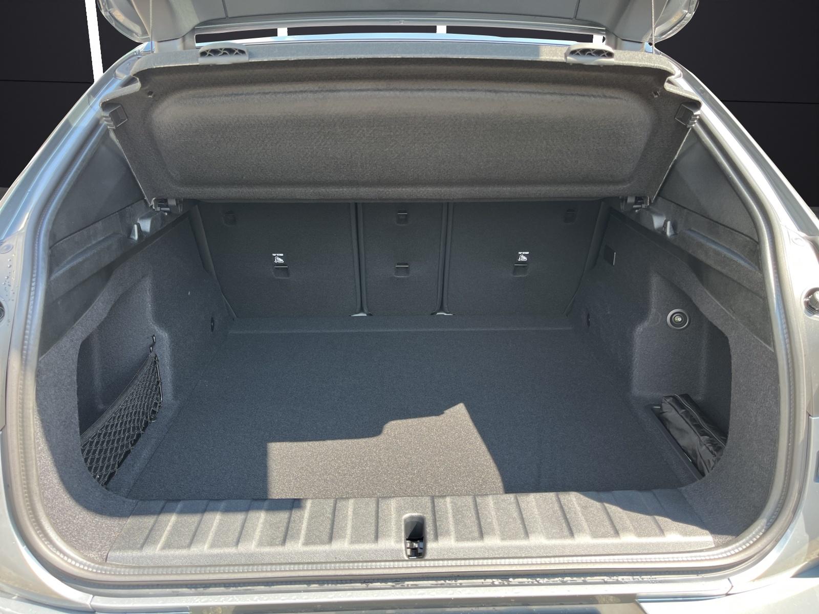 BMW iX2 30 xDrive-image-13
