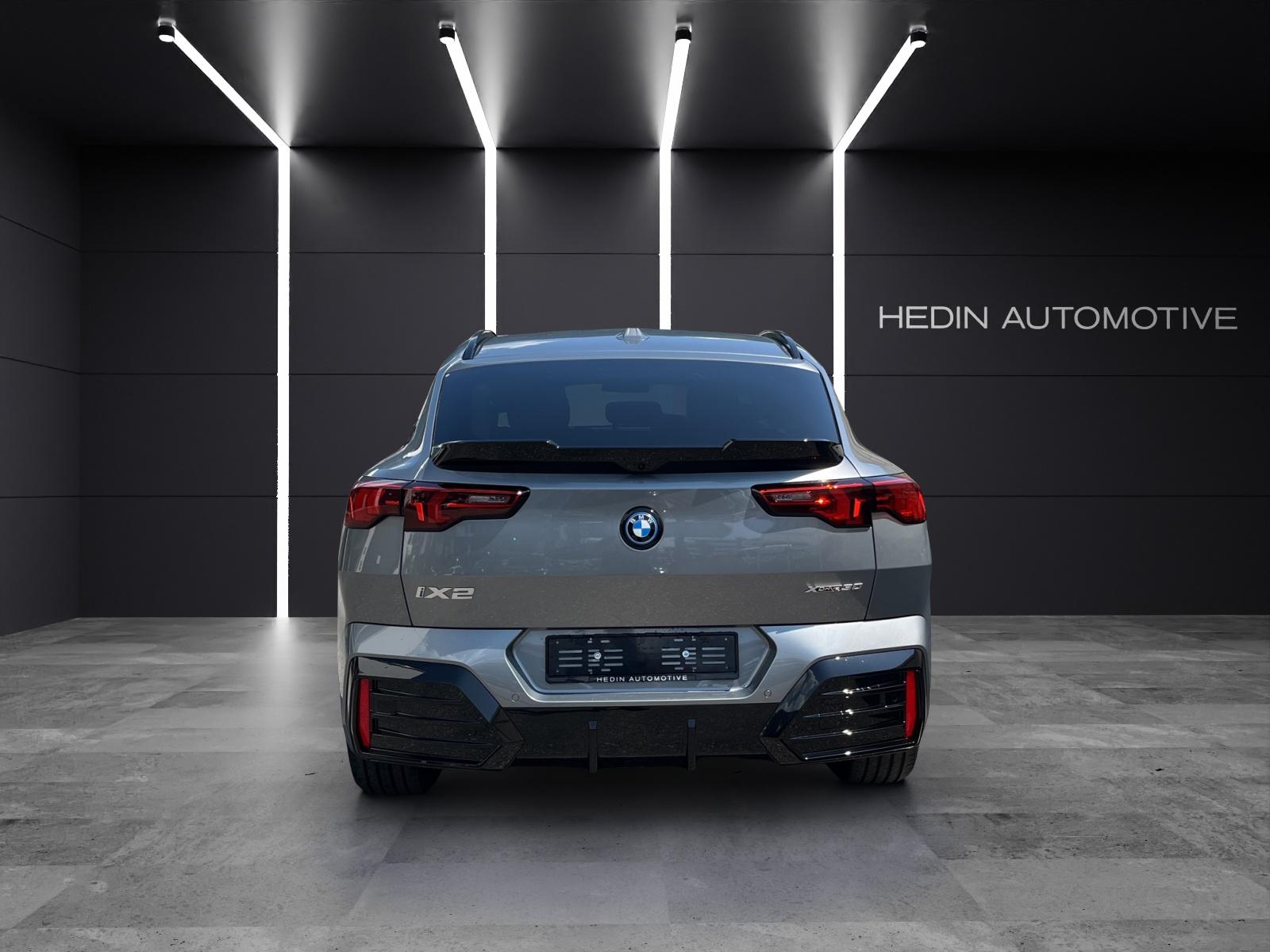 BMW iX2 30 xDrive-showroom-element-3