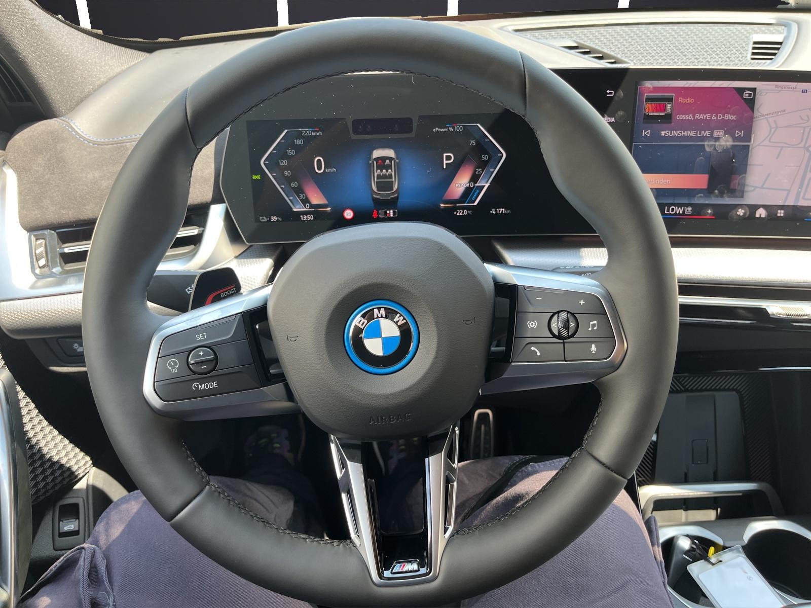 BMW iX2 30 xDrive-image-15