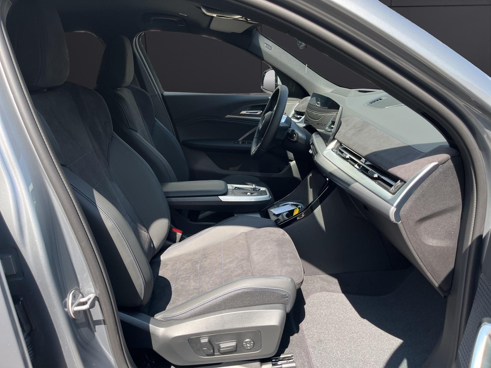 BMW iX2 30 xDrive-image-14