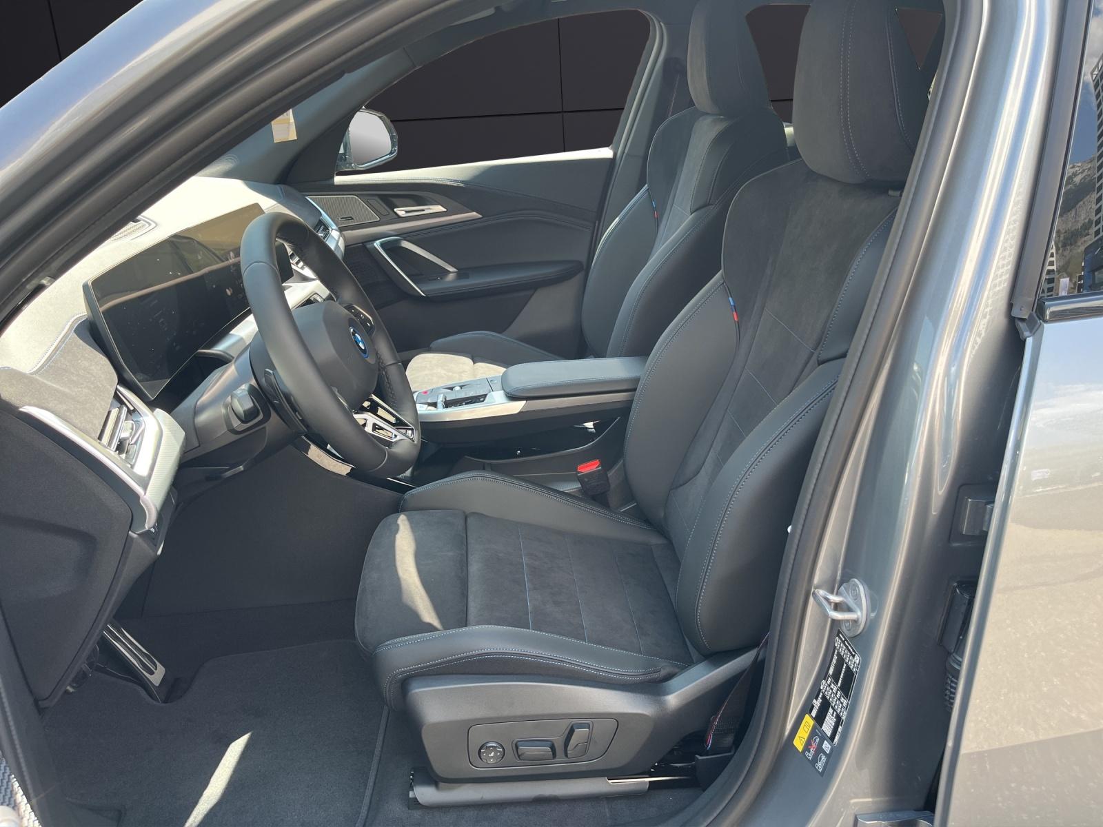 BMW iX2 30 xDrive-image-11