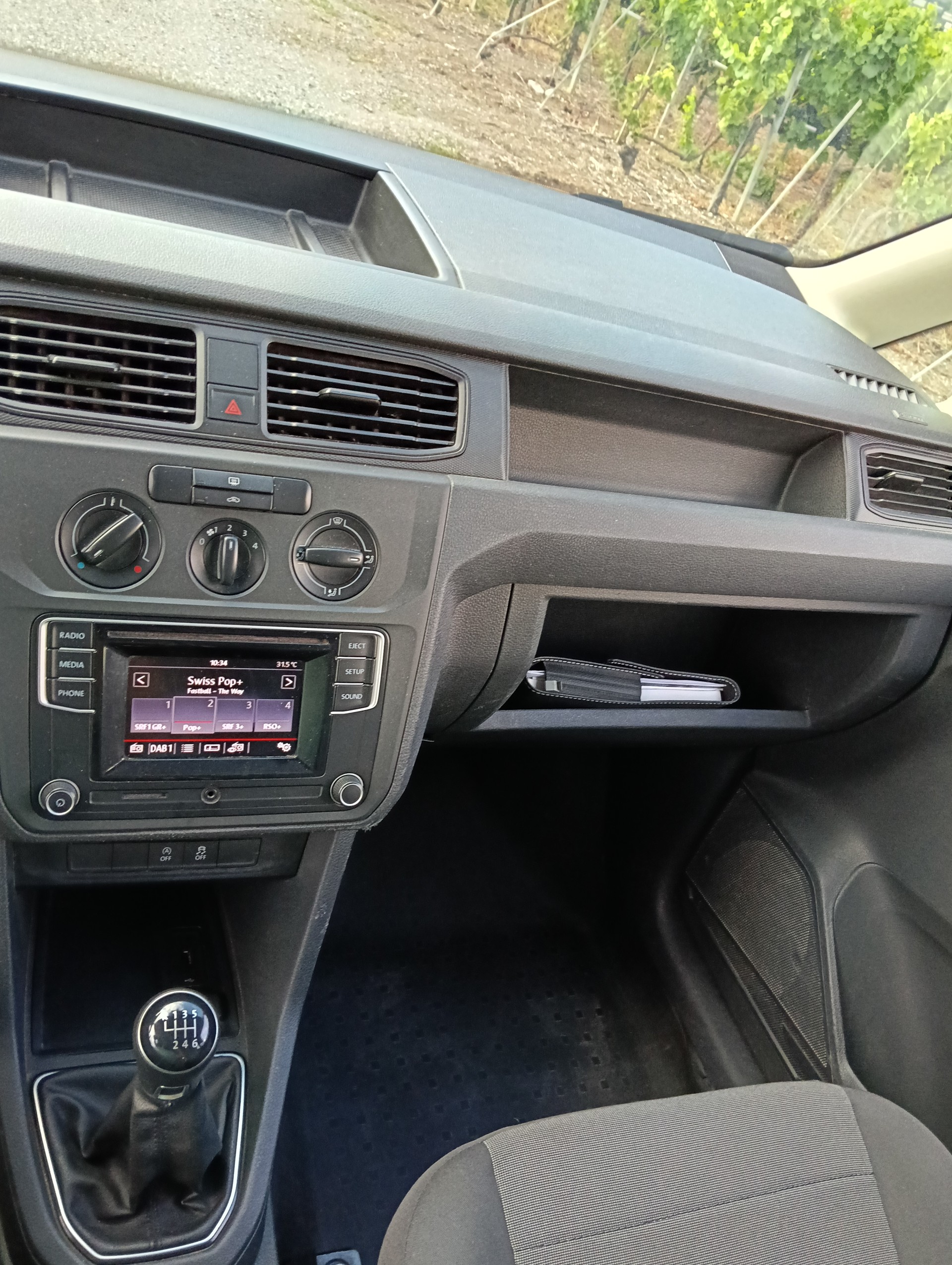 VW Caddy Maxi 2.0TDI 4Motion BlueMotion Technology-image-9