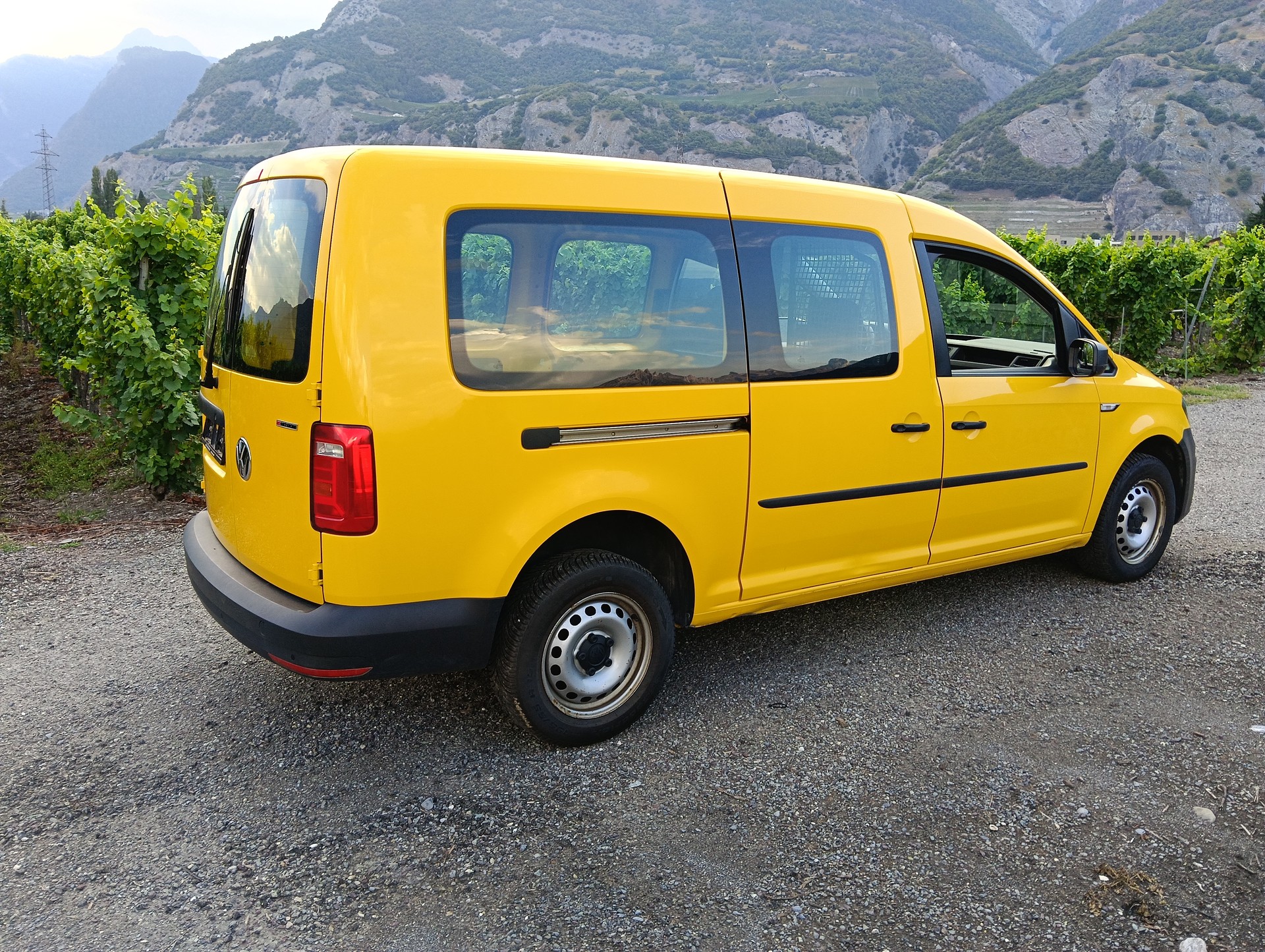 VW Caddy Maxi 2.0TDI 4Motion BlueMotion Technology-image-2