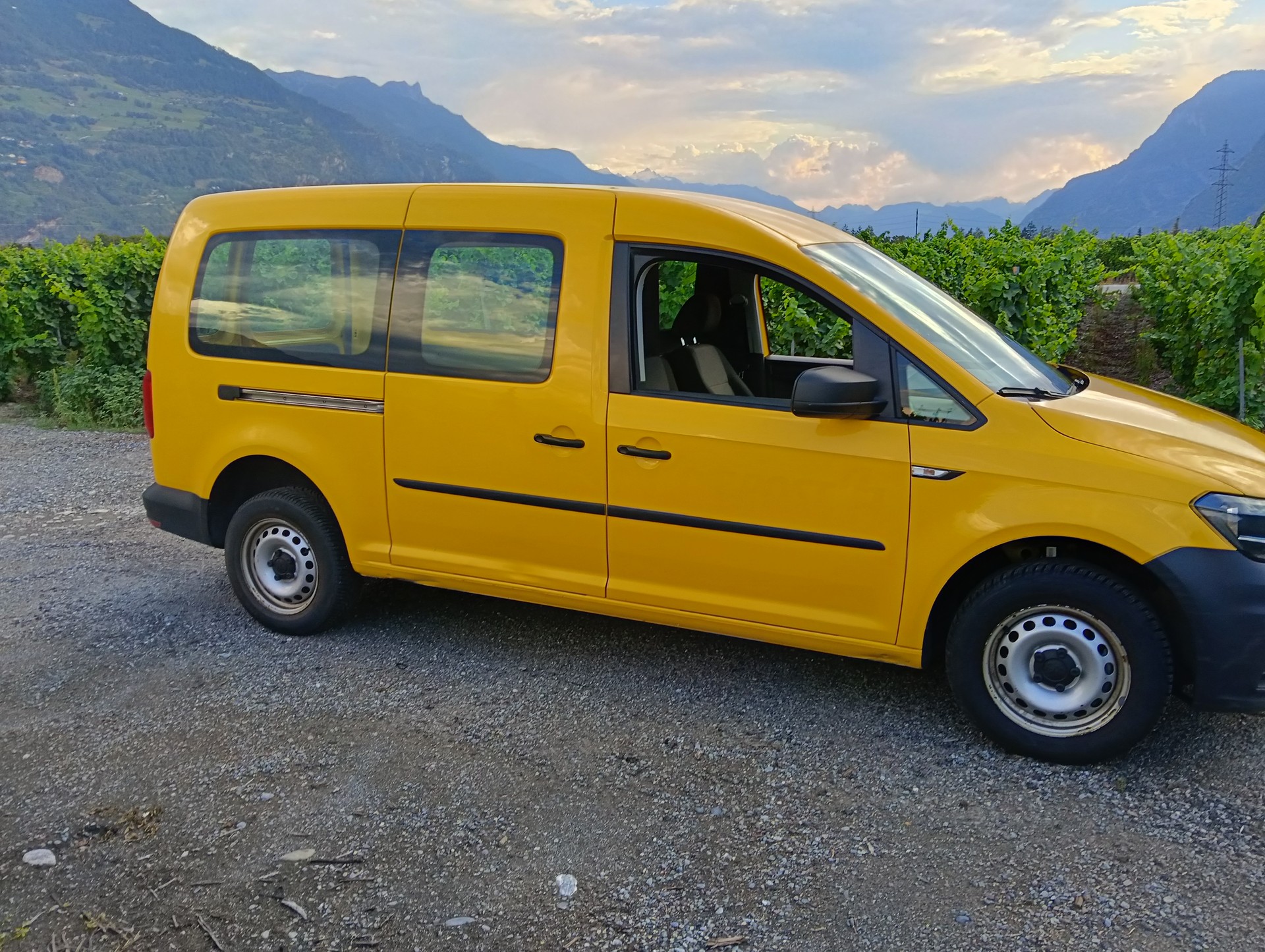 VW Caddy Maxi 2.0TDI 4Motion BlueMotion Technology-image-1