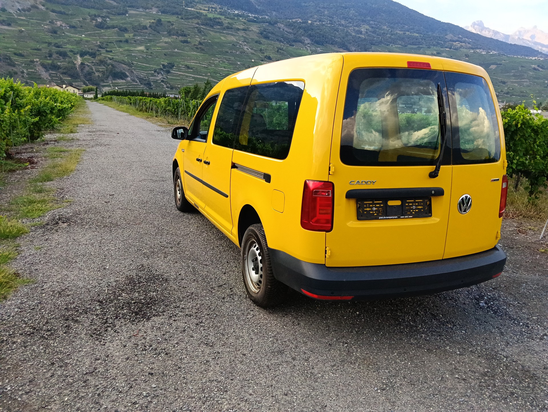 VW Caddy Maxi 2.0TDI 4Motion BlueMotion Technology-image-4