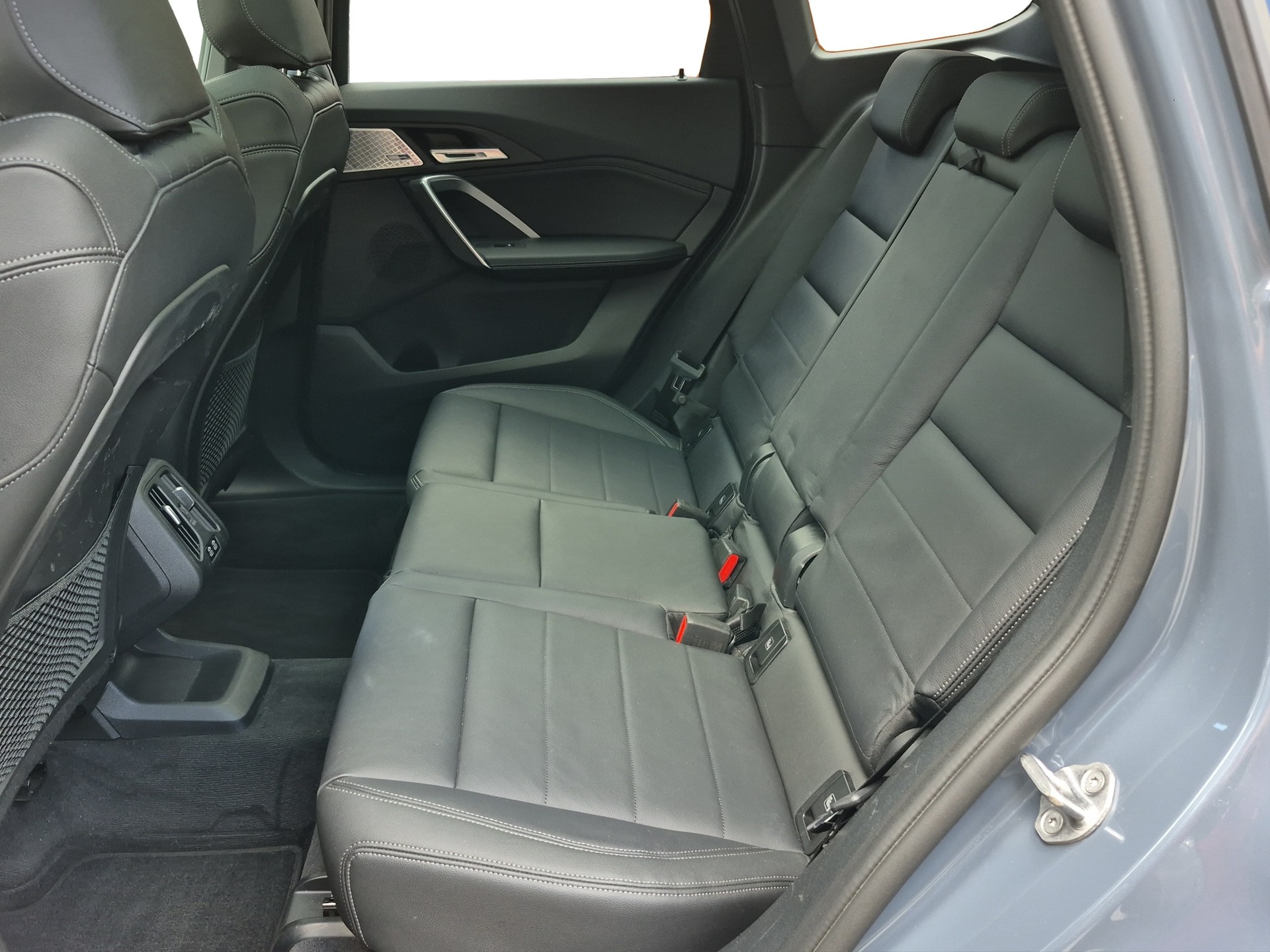 BMW X1 xDrive 23d 48V M Sport *MEGA AUSTATTUNG/HarmanKardon/360°Cam/Panodach*-image-12