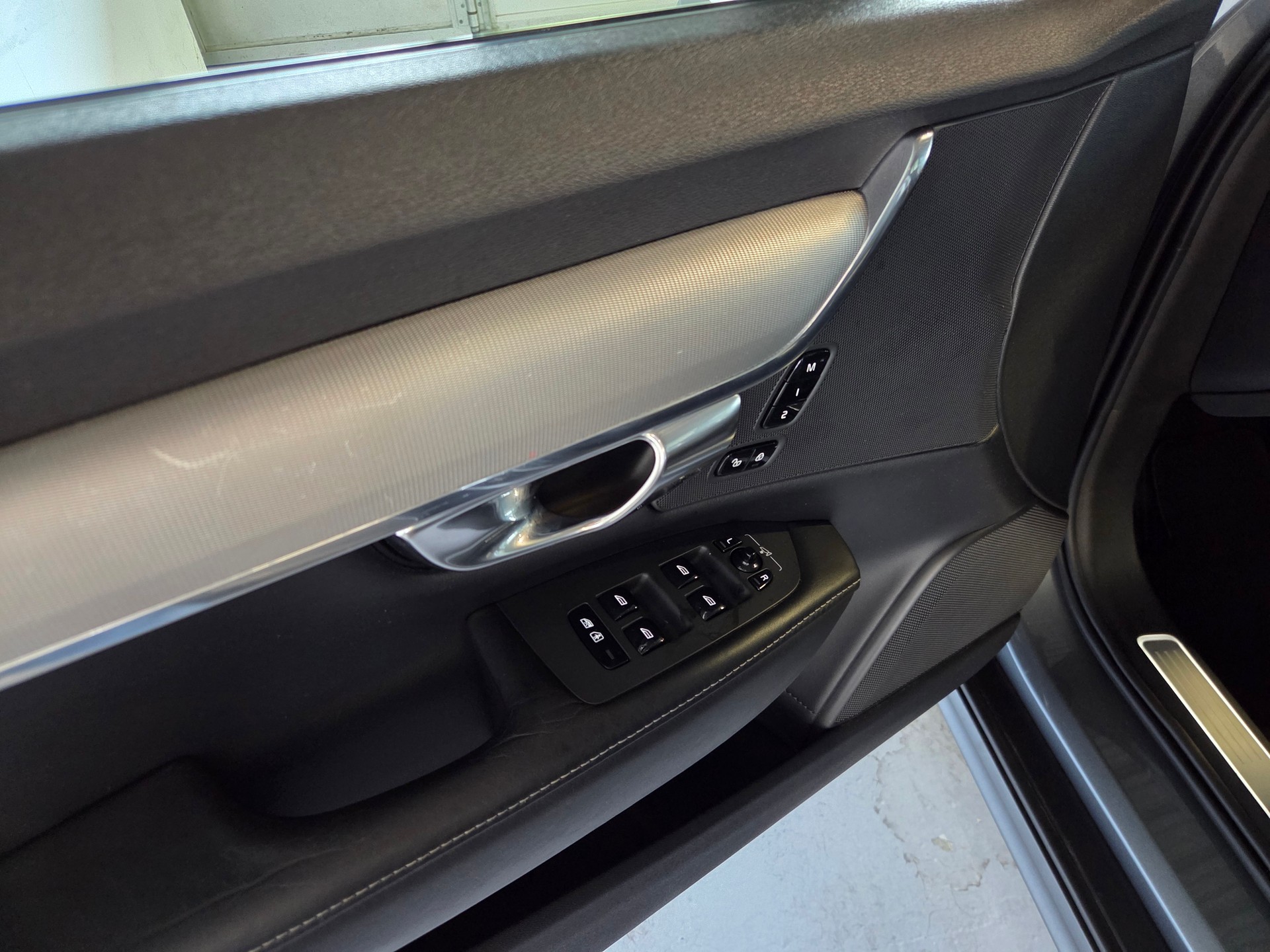 VOLVO V90 Cross Country 2.0 T5 Pro AWD-image-13