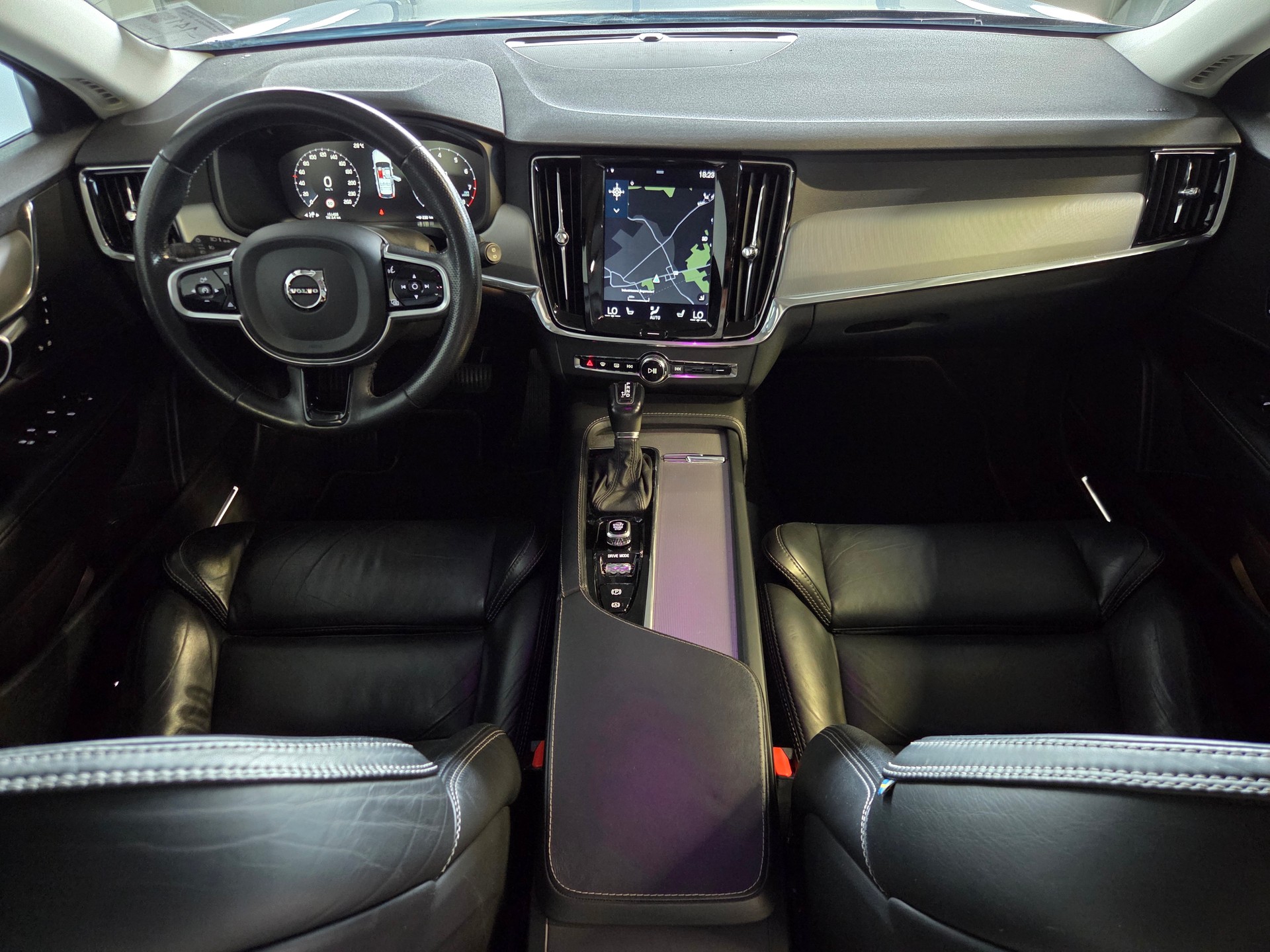 VOLVO V90 Cross Country 2.0 T5 Pro AWD-image-8