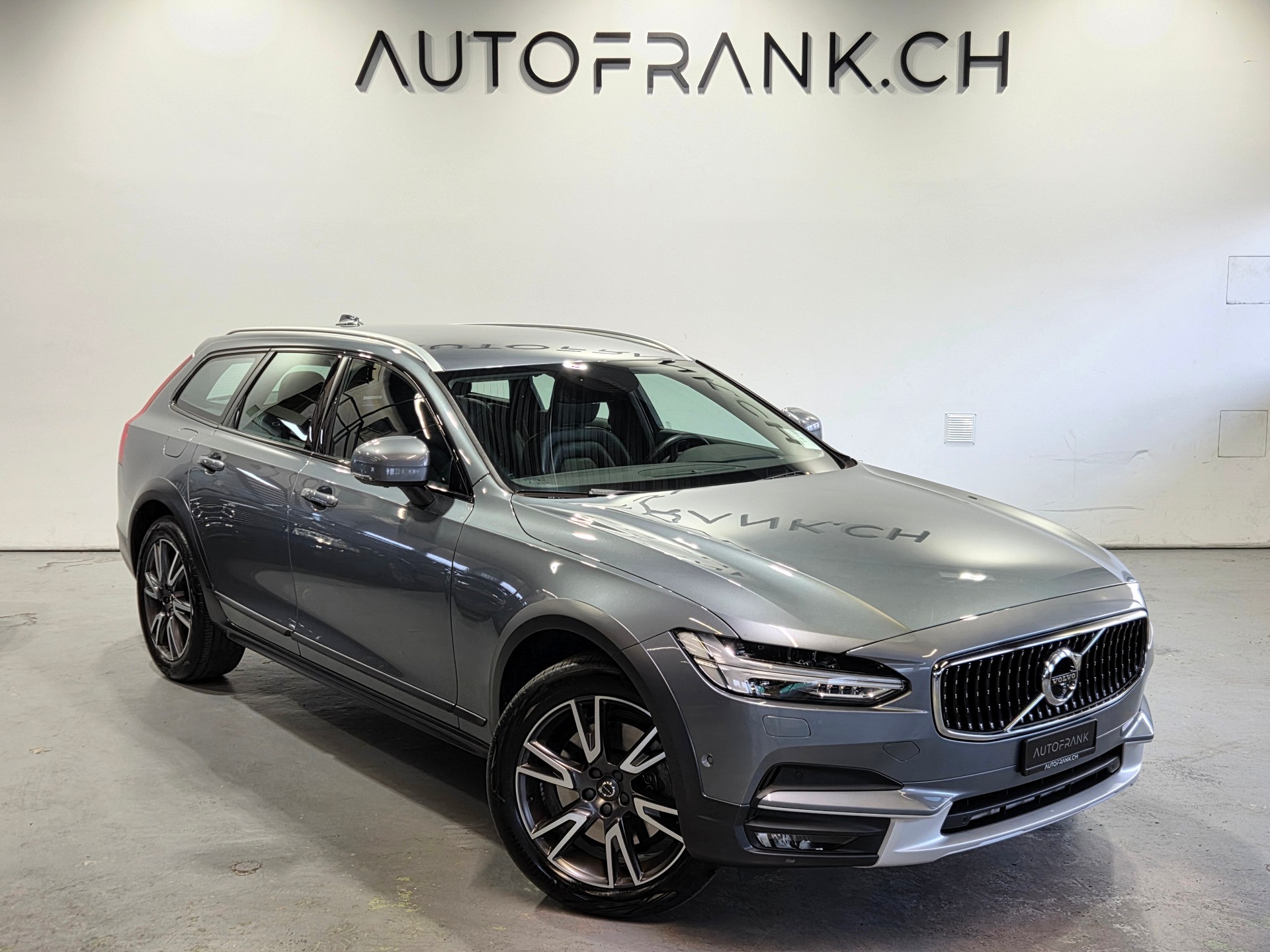 VOLVO V90 Cross Country 2.0 T5 Pro AWD-image-2