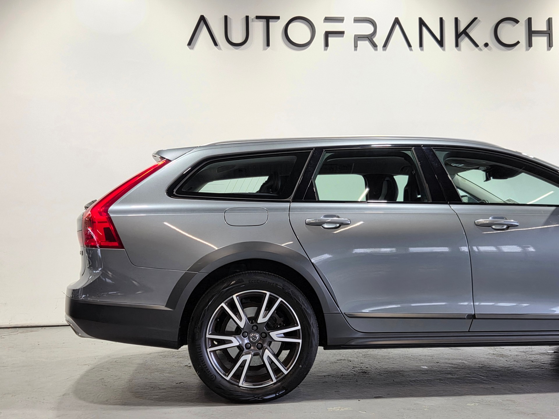 VOLVO V90 Cross Country 2.0 T5 Pro AWD-image-22