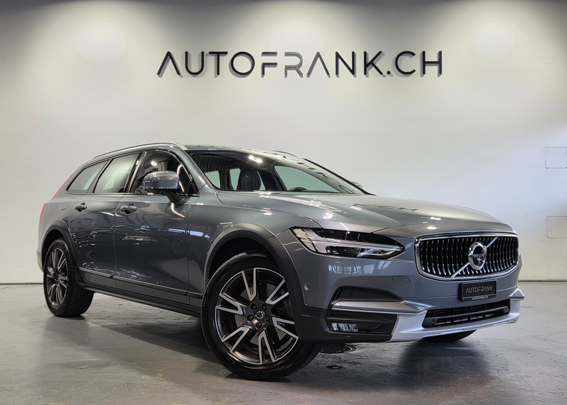 VOLVO V90 Cross Country 2.0 T5 Pro AWD-image-0