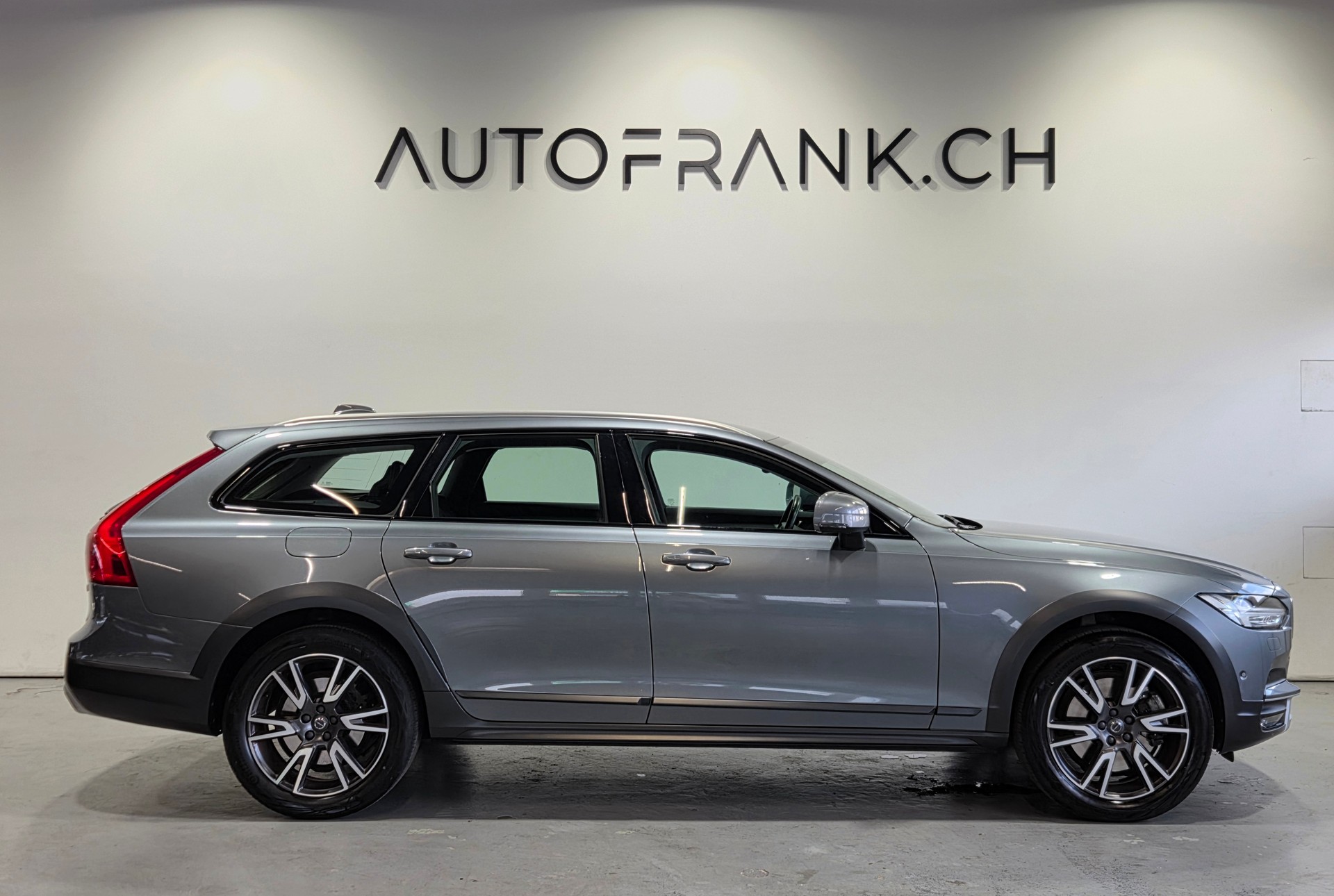 VOLVO V90 Cross Country 2.0 T5 Pro AWD-image-21