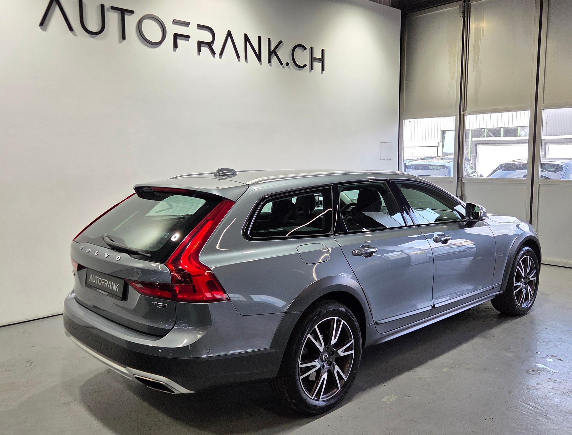 VOLVO V90 Cross Country 2.0 T5 Pro AWD-image-16
