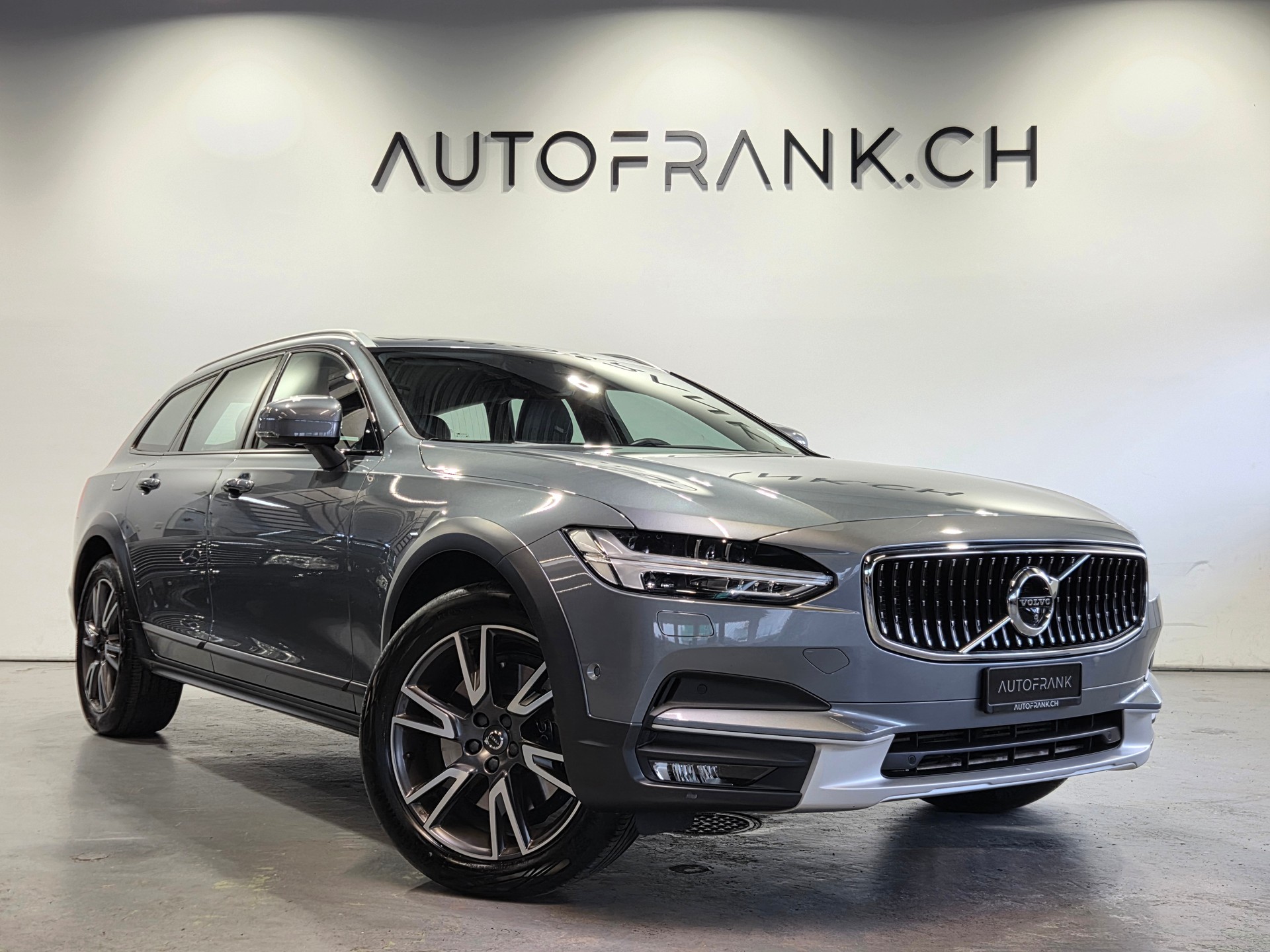 VOLVO V90 Cross Country 2.0 T5 Pro AWD-image-3