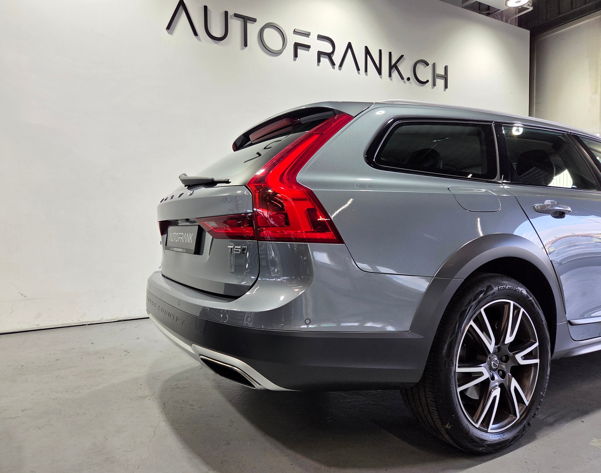 VOLVO V90 Cross Country 2.0 T5 Pro AWD-image-18