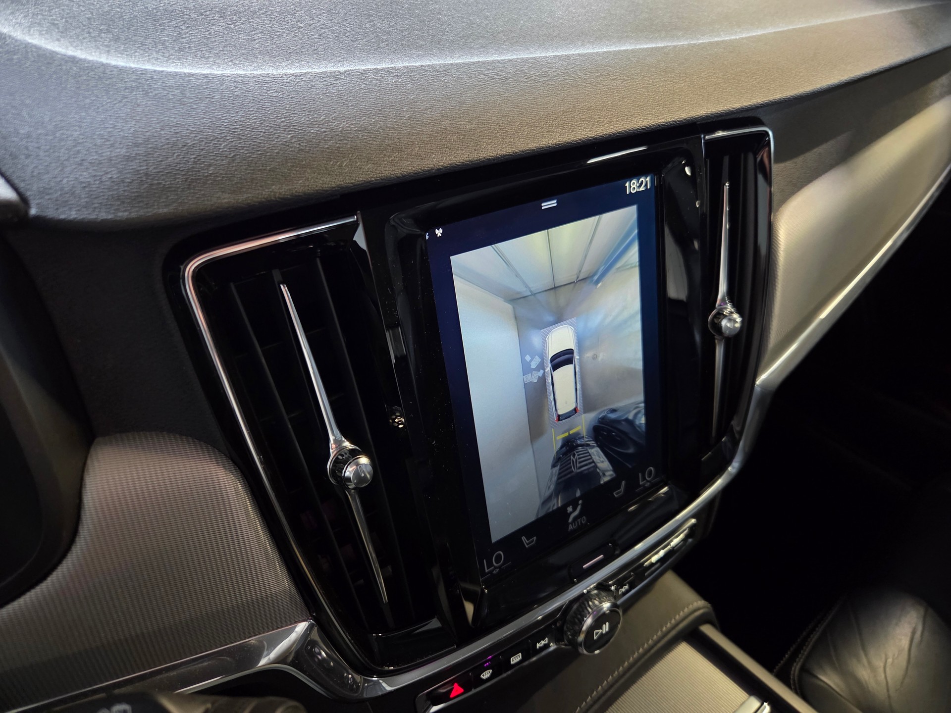 VOLVO V90 Cross Country 2.0 T5 Pro AWD-image-14
