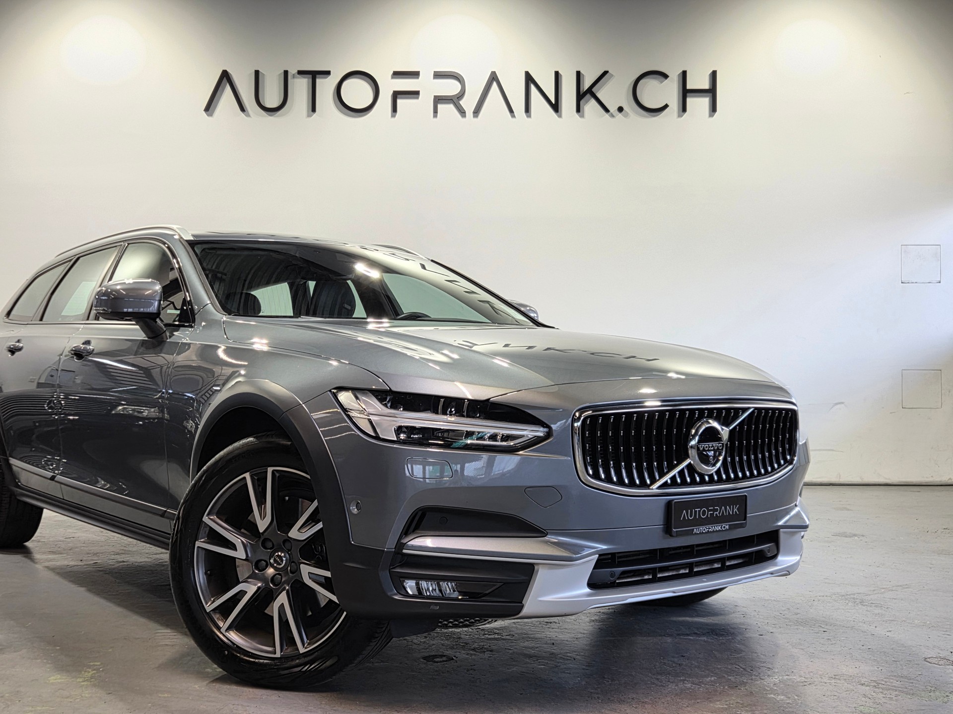 VOLVO V90 Cross Country 2.0 T5 Pro AWD-image-1