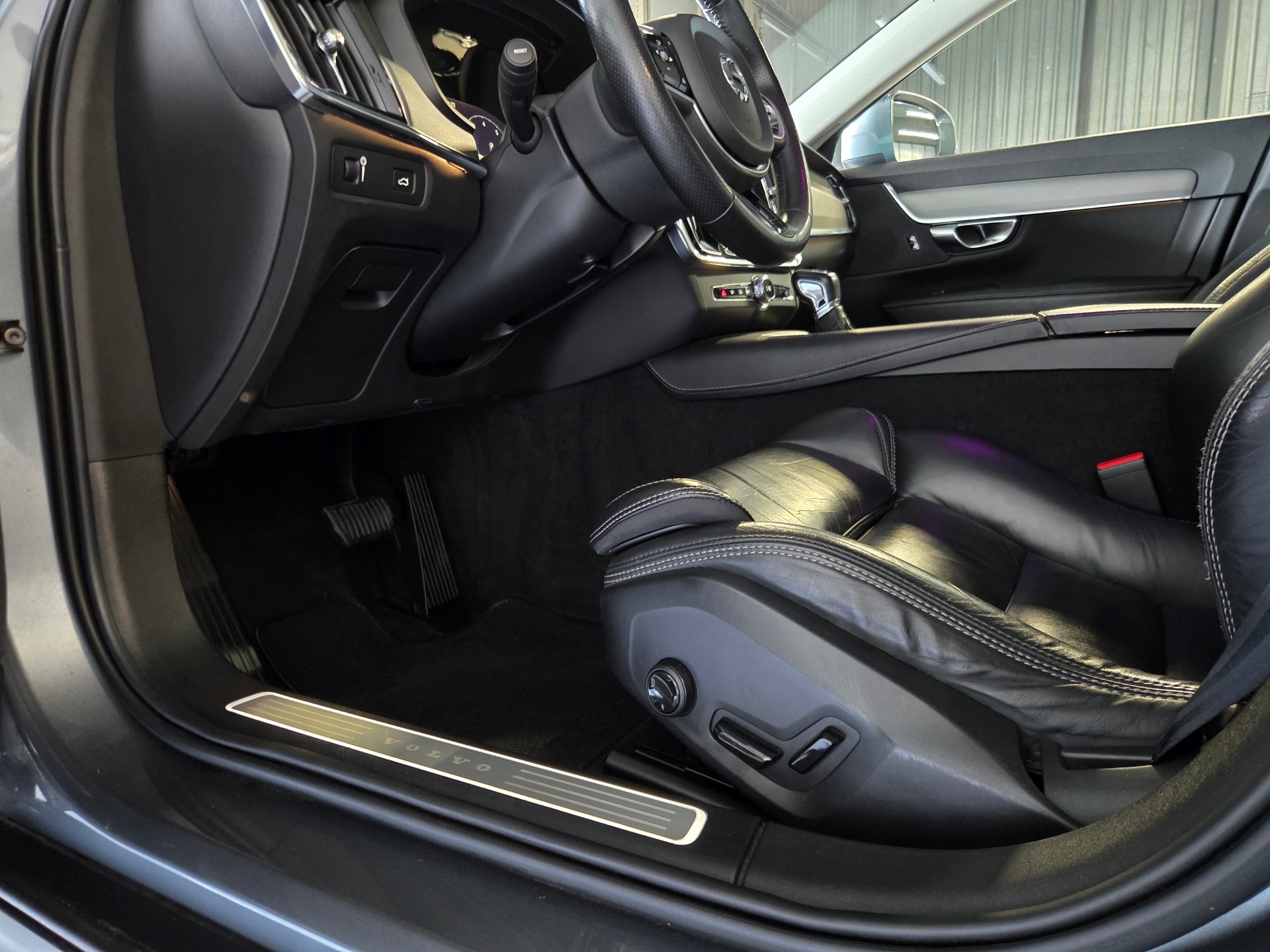 VOLVO V90 Cross Country 2.0 T5 Pro AWD-image-10