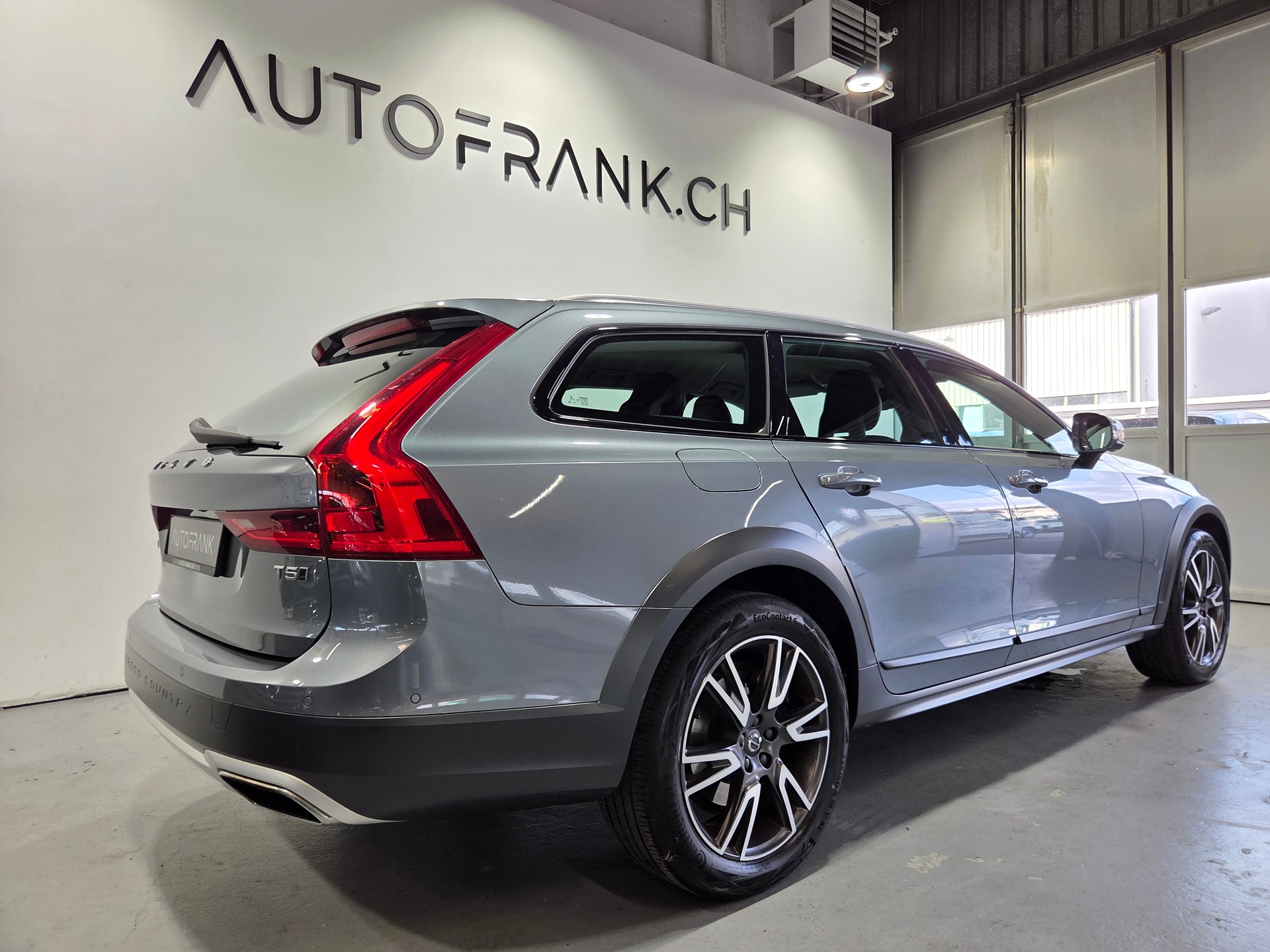 VOLVO V90 Cross Country 2.0 T5 Pro AWD-image-17