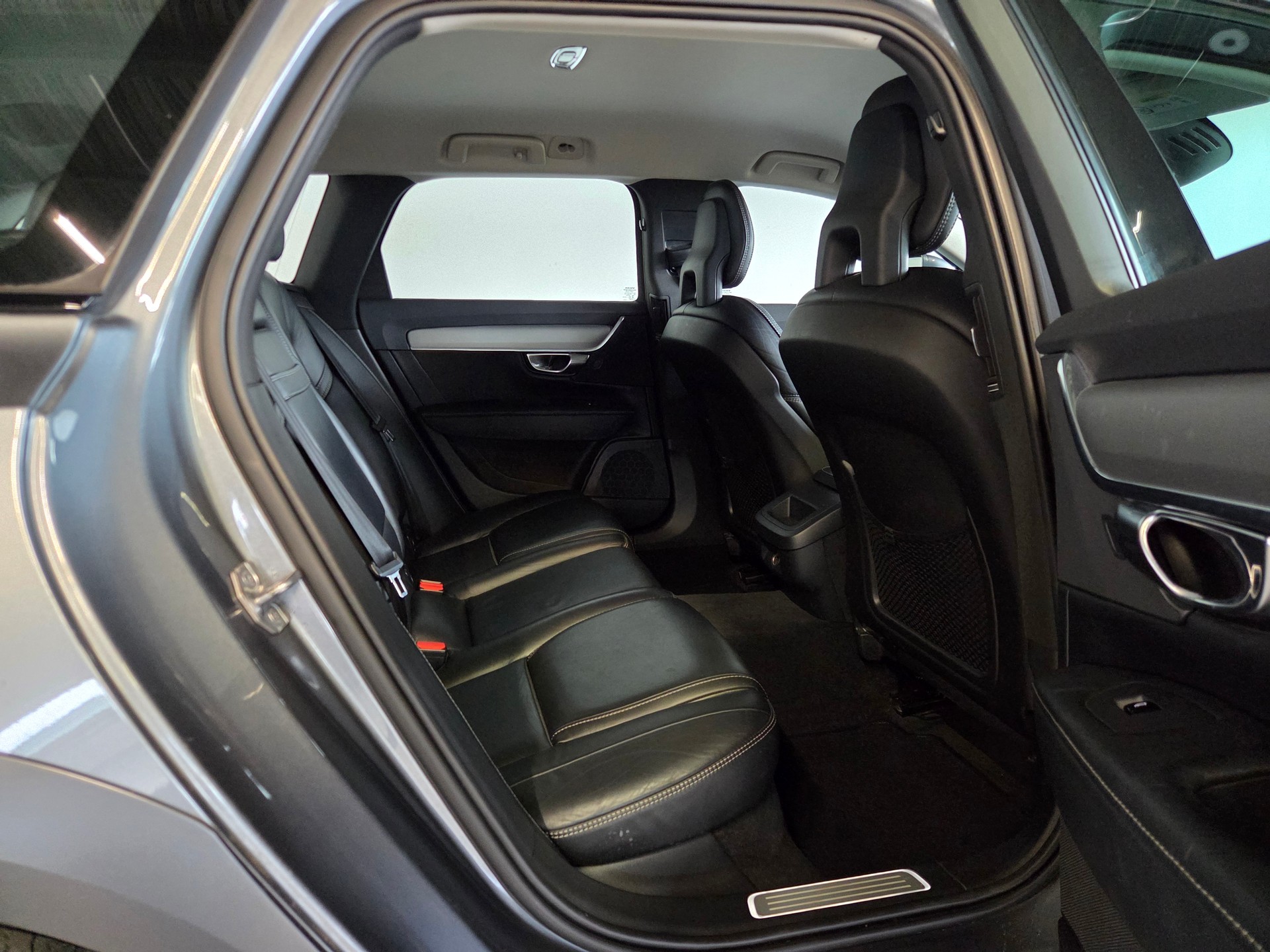 VOLVO V90 Cross Country 2.0 T5 Pro AWD-image-9