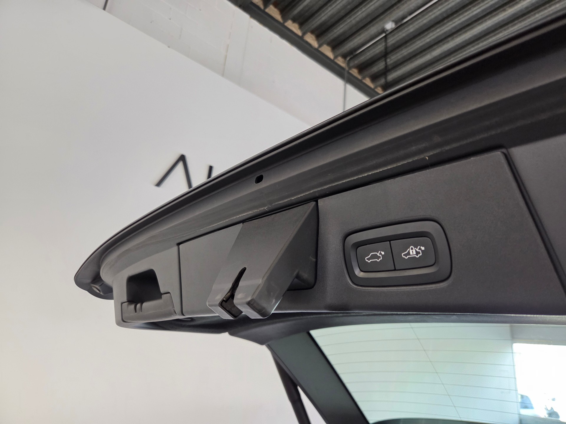 VOLVO V90 Cross Country 2.0 T5 Pro AWD-image-20
