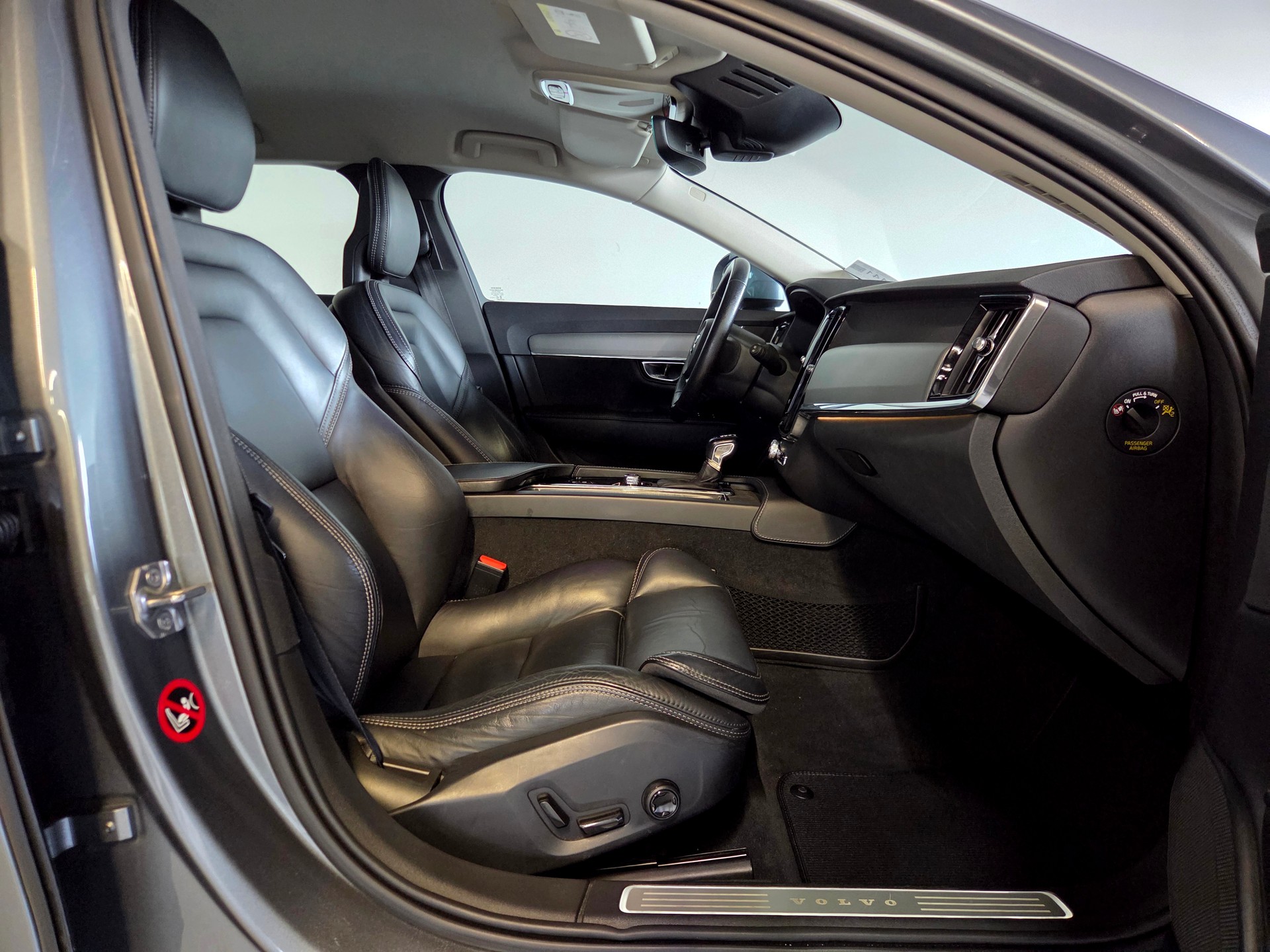 VOLVO V90 Cross Country 2.0 T5 Pro AWD-image-6