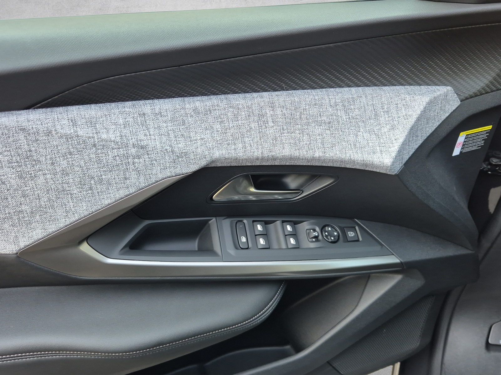 PEUGEOT 5008 e-Allure Premium AWD 73kWh-image-10