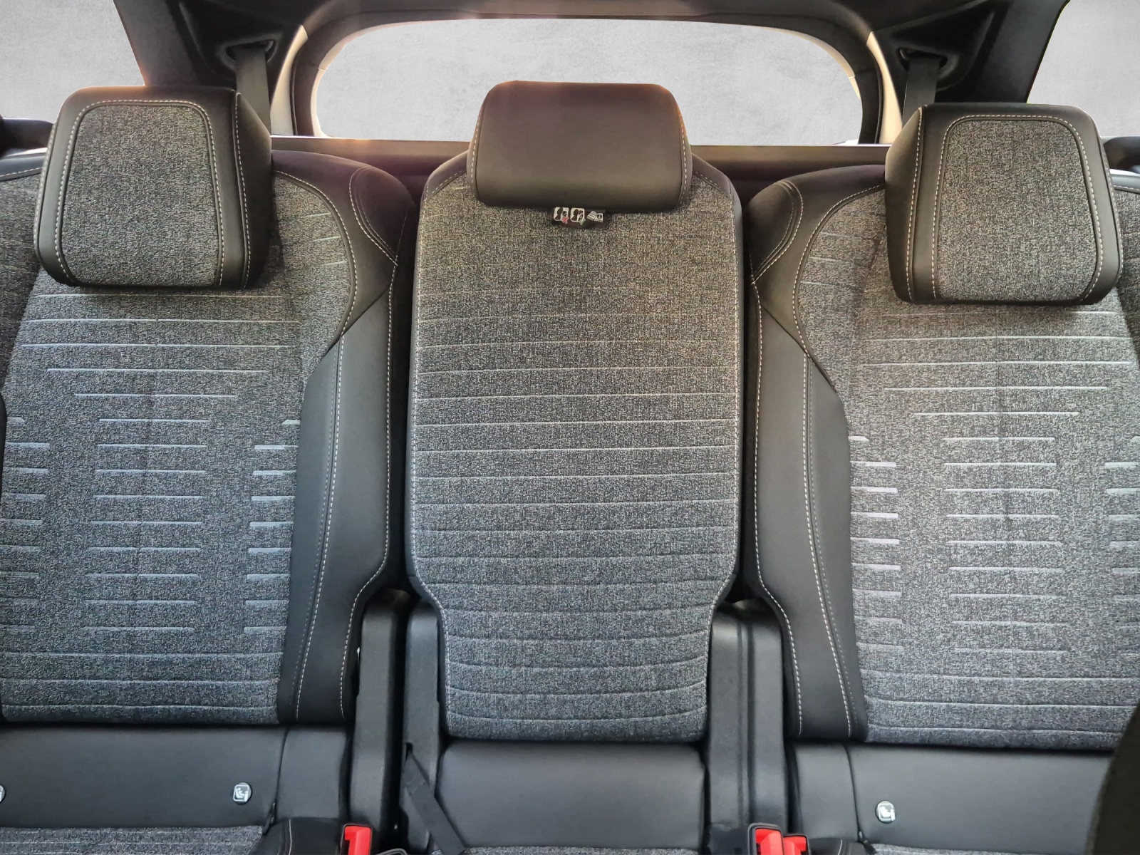 PEUGEOT 5008 e-Allure Premium AWD 73kWh-image-11