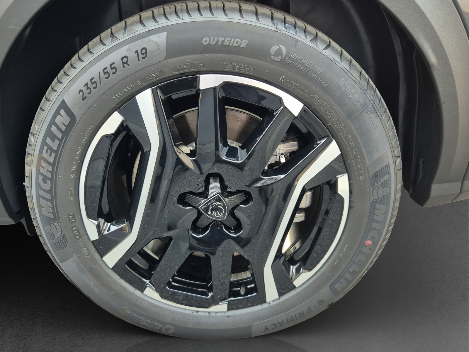 PEUGEOT 5008 e-Allure Premium AWD 73kWh-image-15