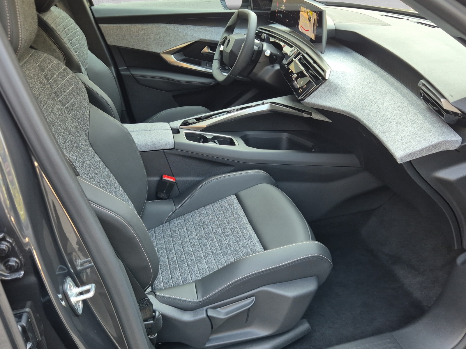 PEUGEOT 5008 e-Allure Premium AWD 73kWh-image-13