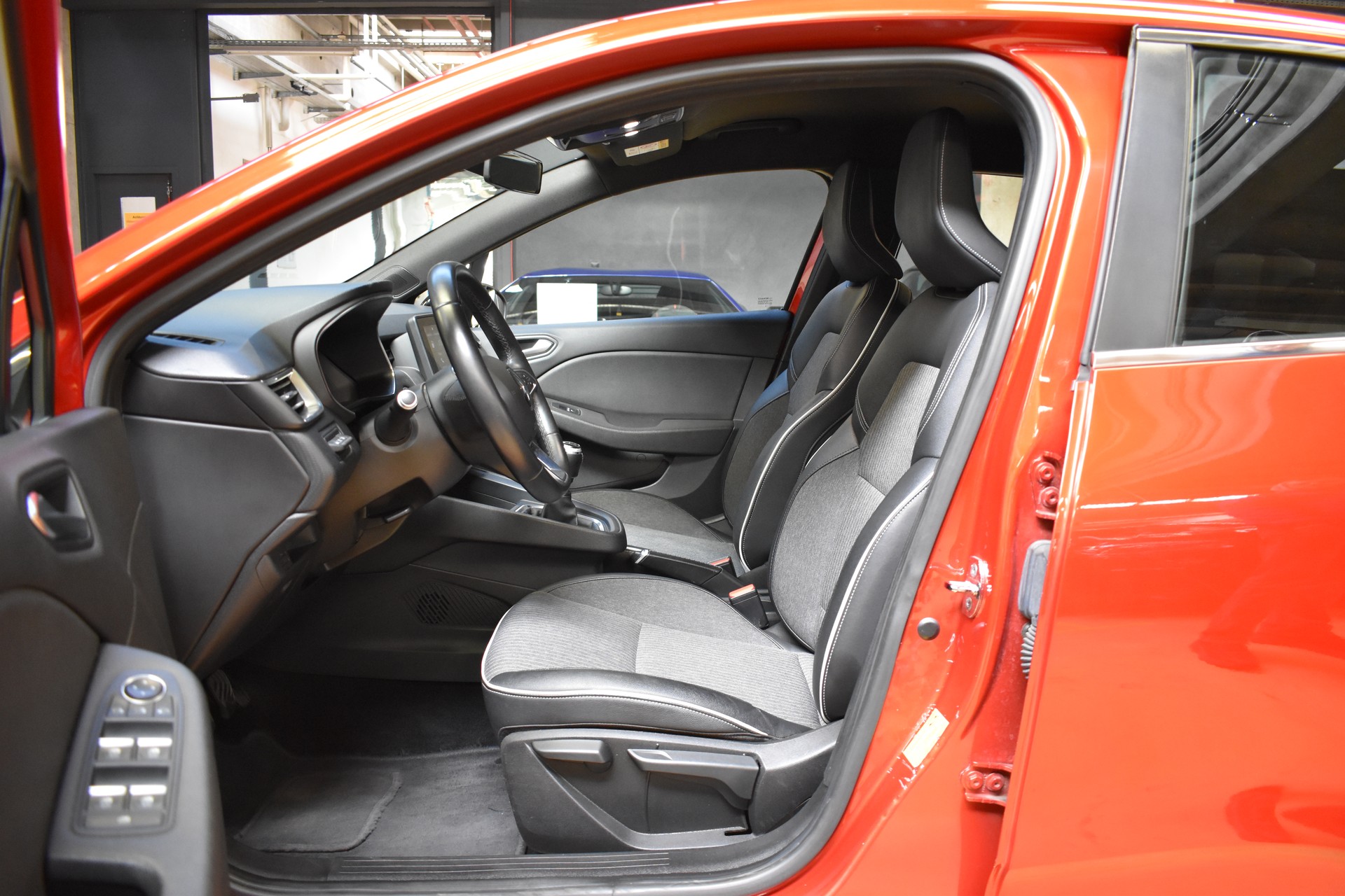 RENAULT RENAULT Clio 1.0 TCe 100 Intens - FaceLift Modell 2020 - 101PS-image-2
