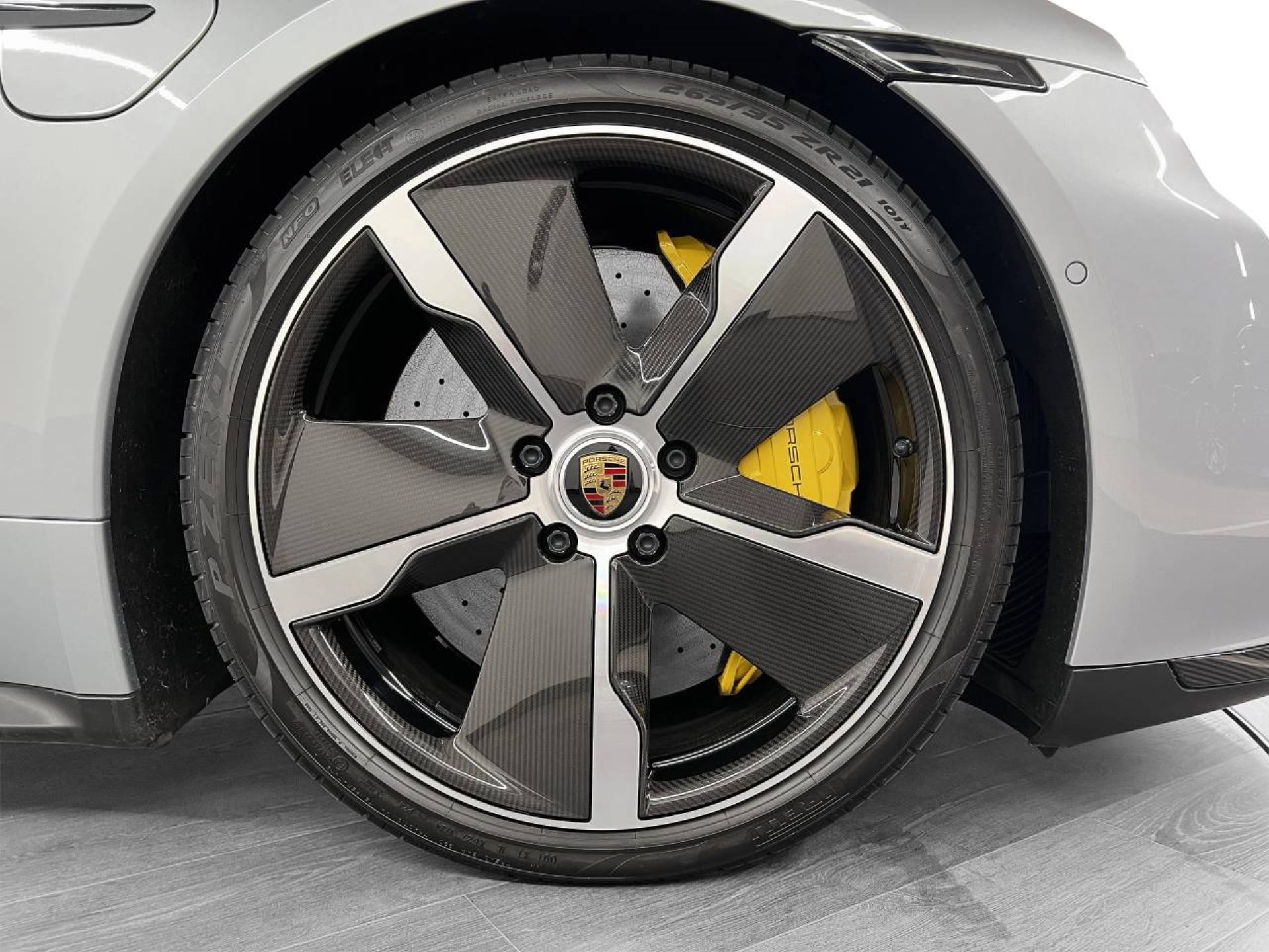 PORSCHE Taycan Turbo S-image-10